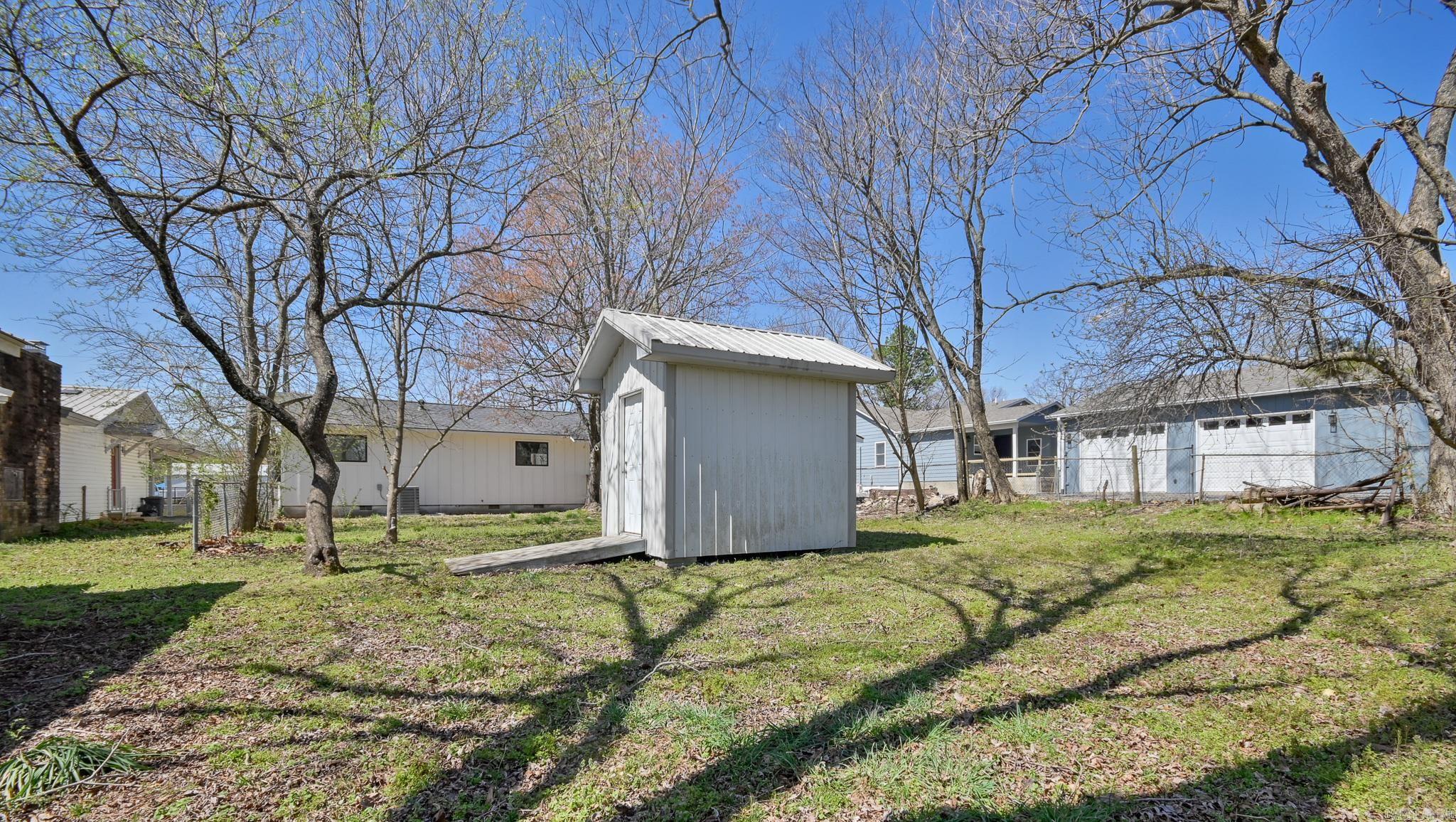 305 N Reine Street Mena, AR 71953