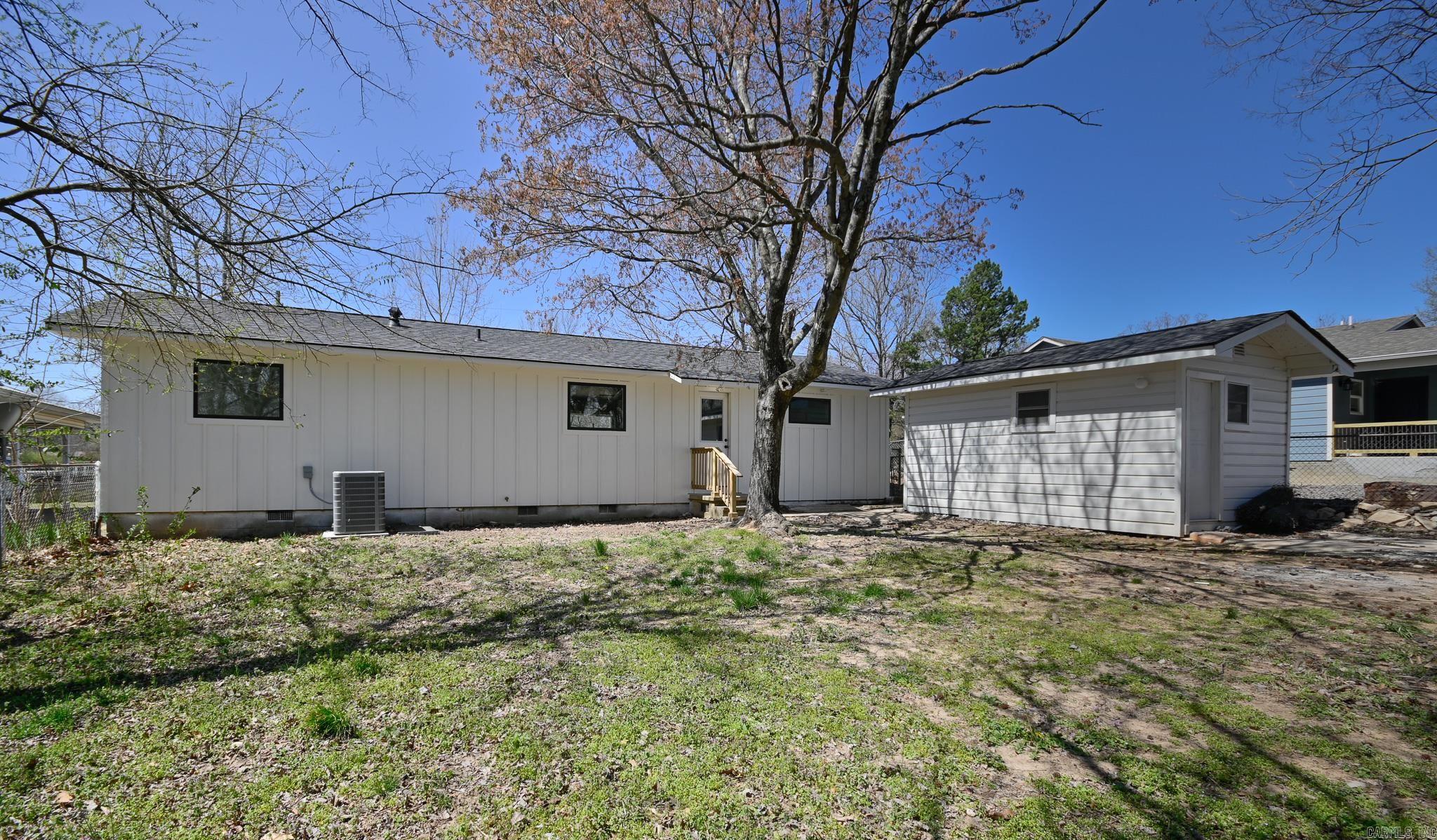 305 N Reine Street Mena, AR 71953