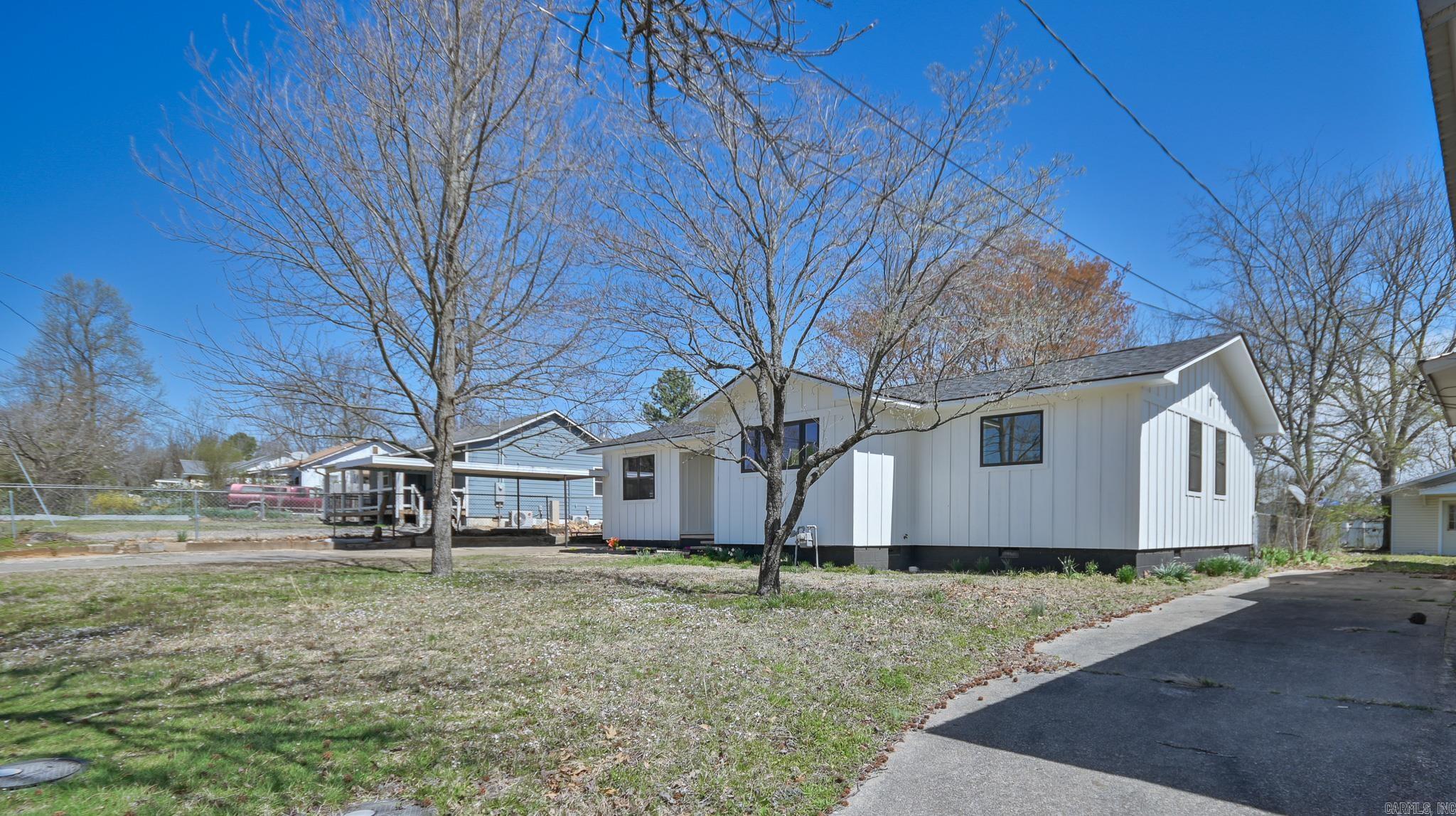 305 N Reine Street Mena, AR 71953