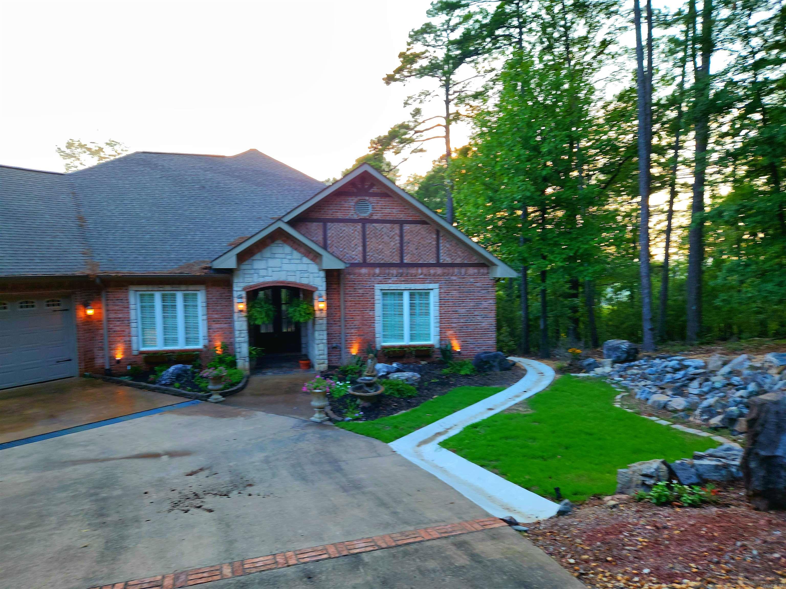 32 LA PALABRA Way Hot Springs Village, AR 71909