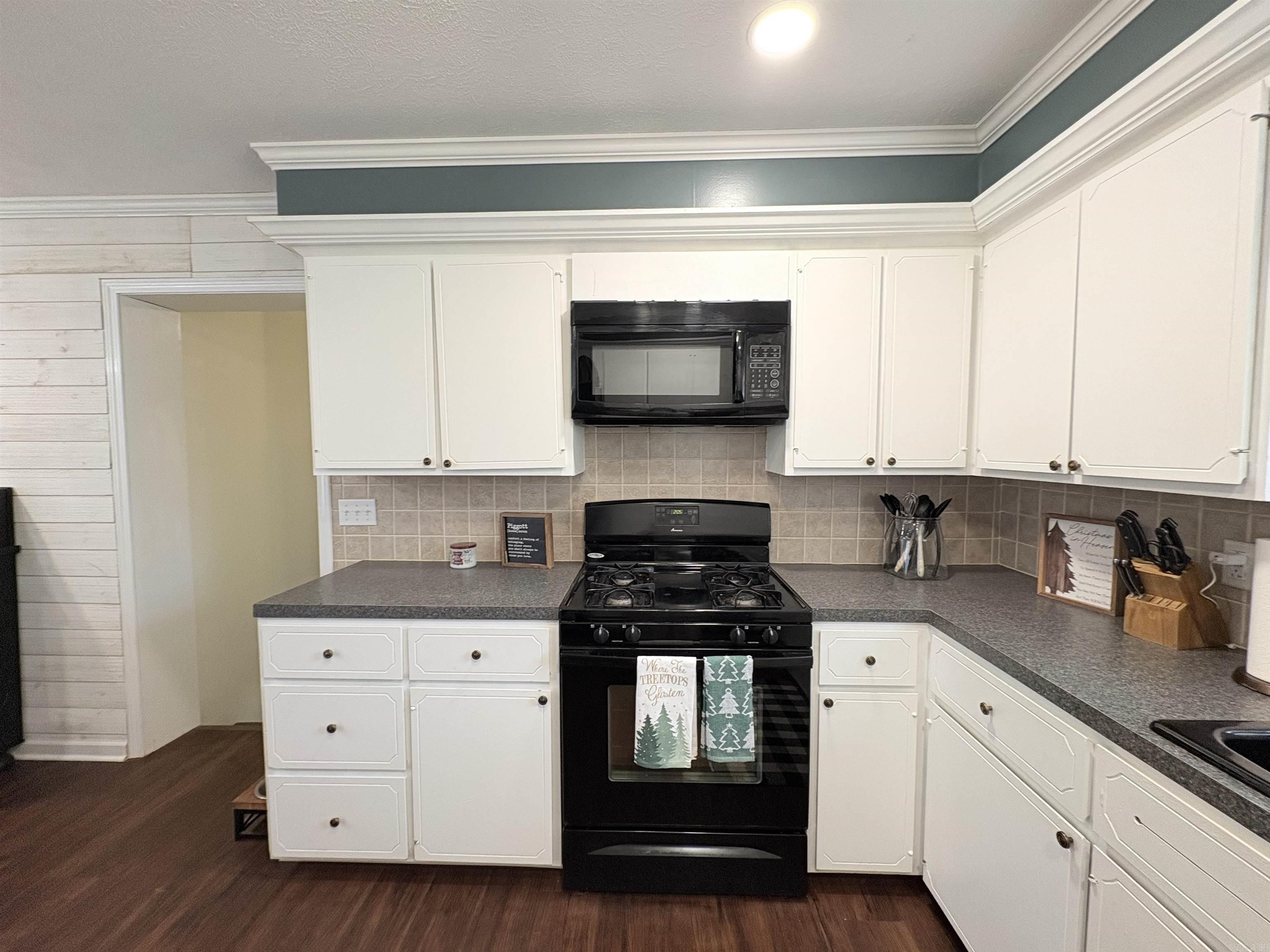 420 N 12th Avenue Piggott, AR 72454