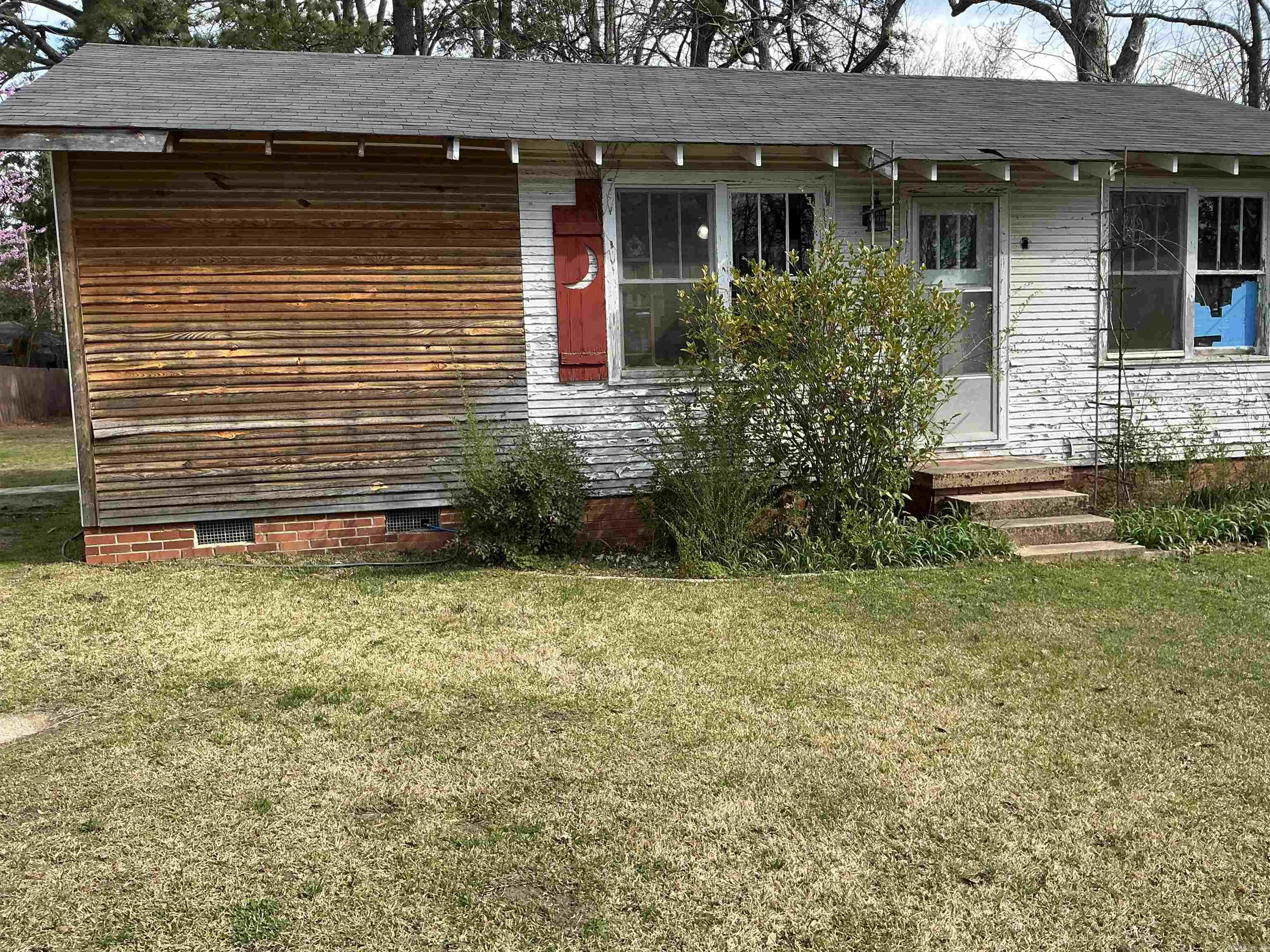 206 W High  Sheridan, AR