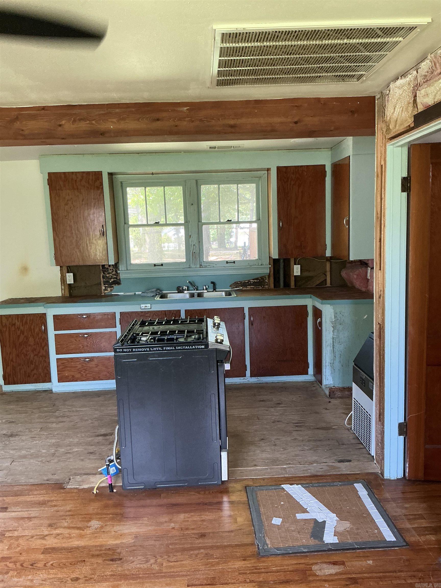 206 W High  Sheridan, AR