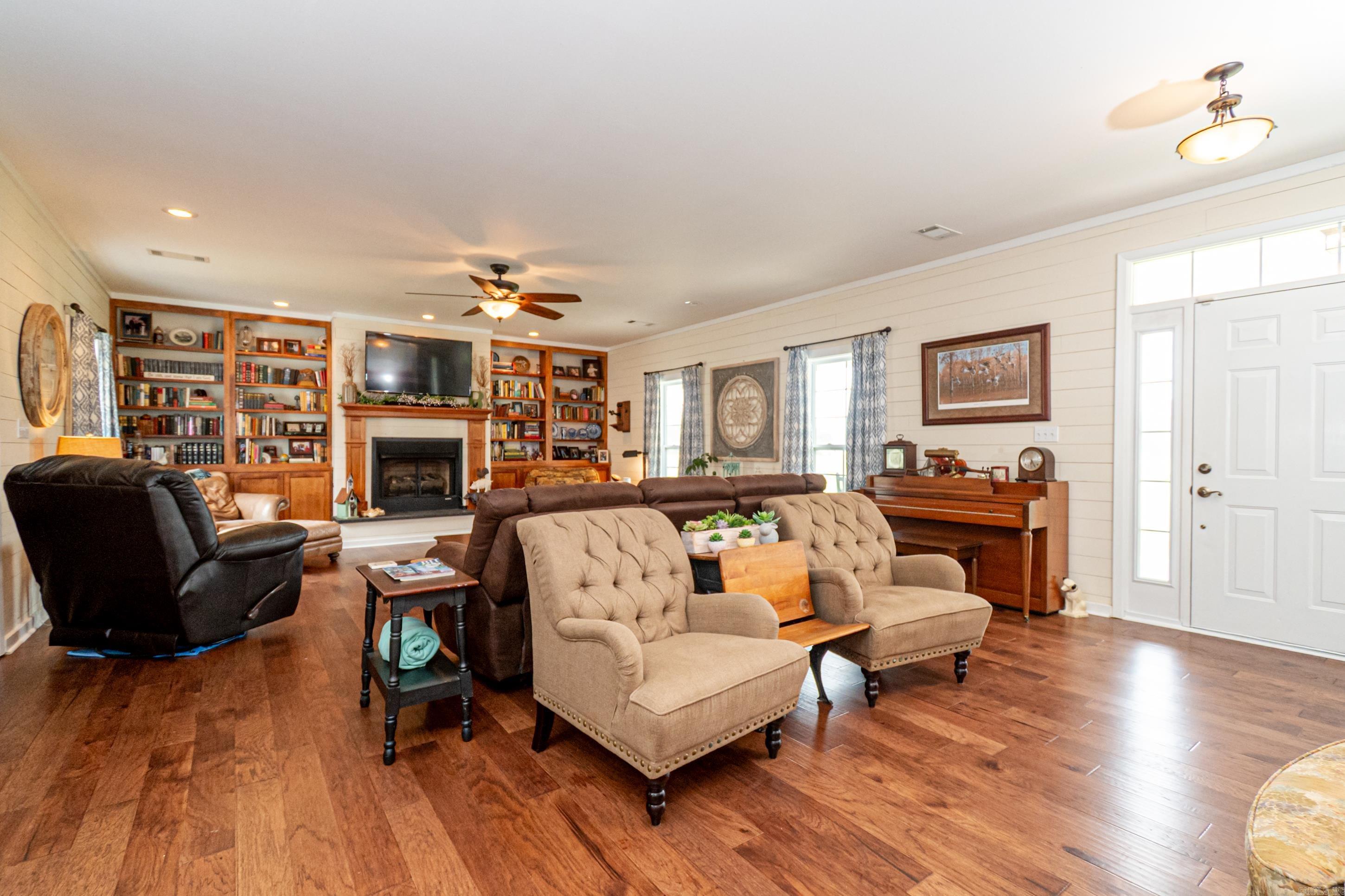 712 Us Highway 63  Warren, AR