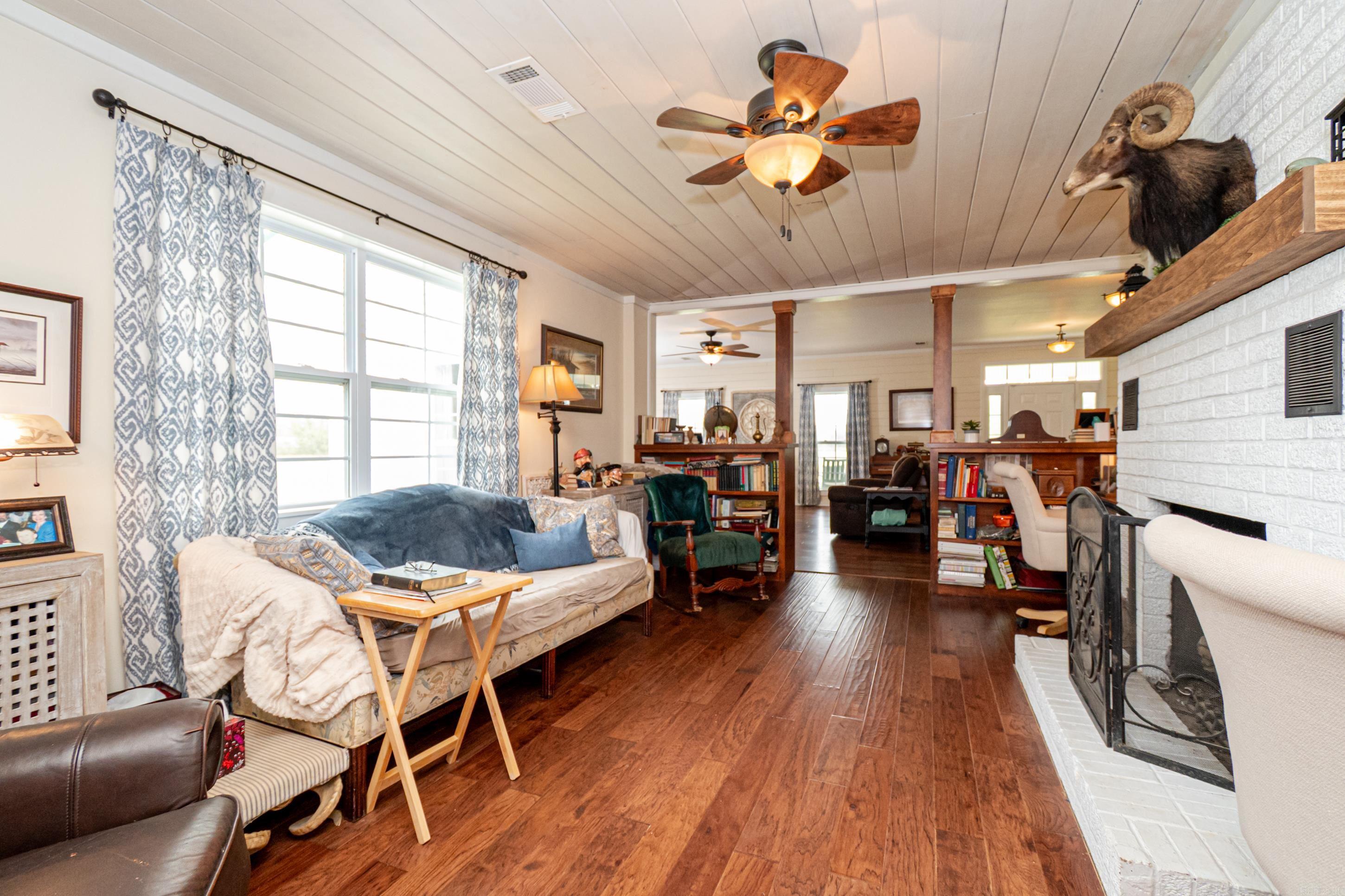 712 Us Highway 63  Warren, AR