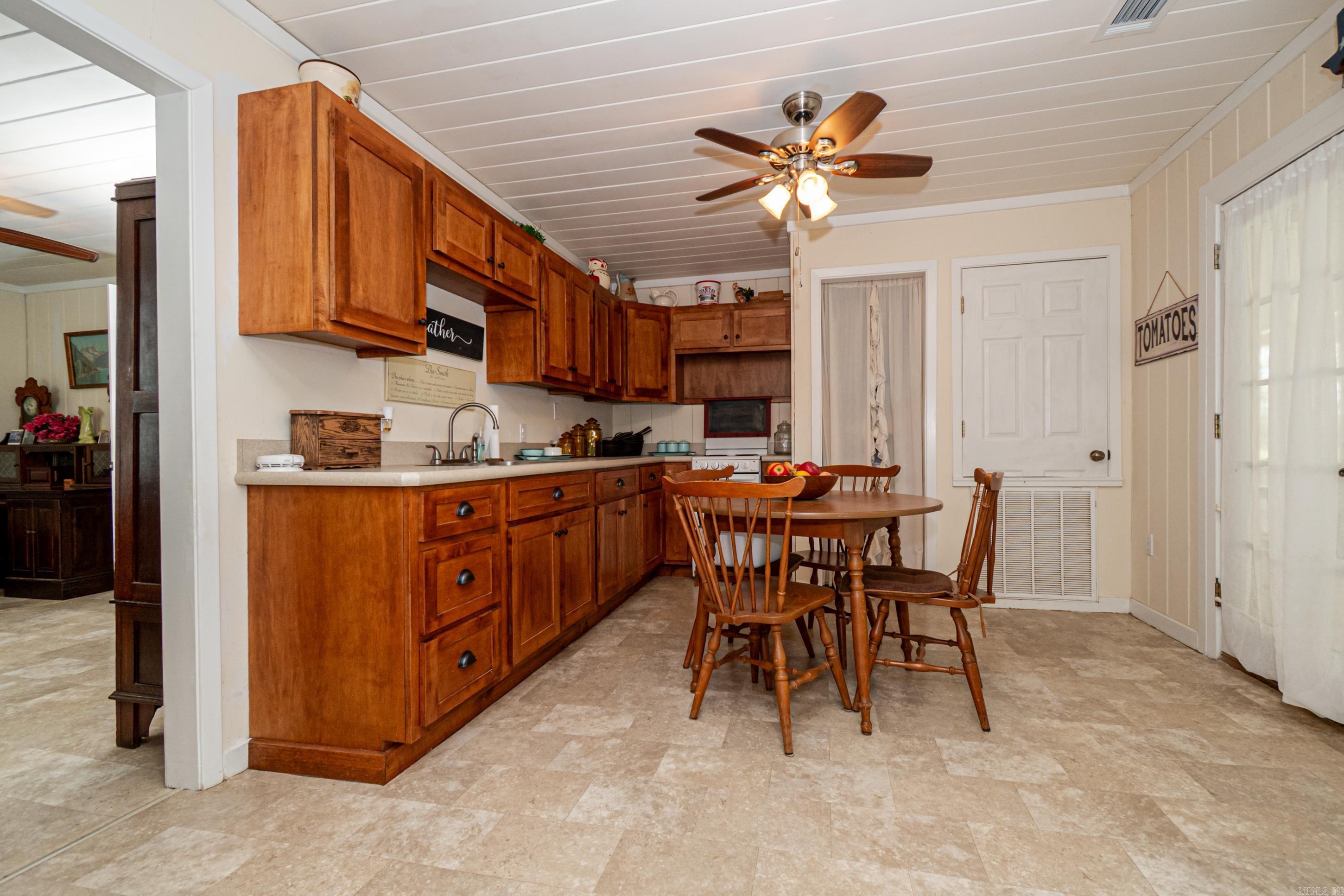 712 Us Highway 63  Warren, AR