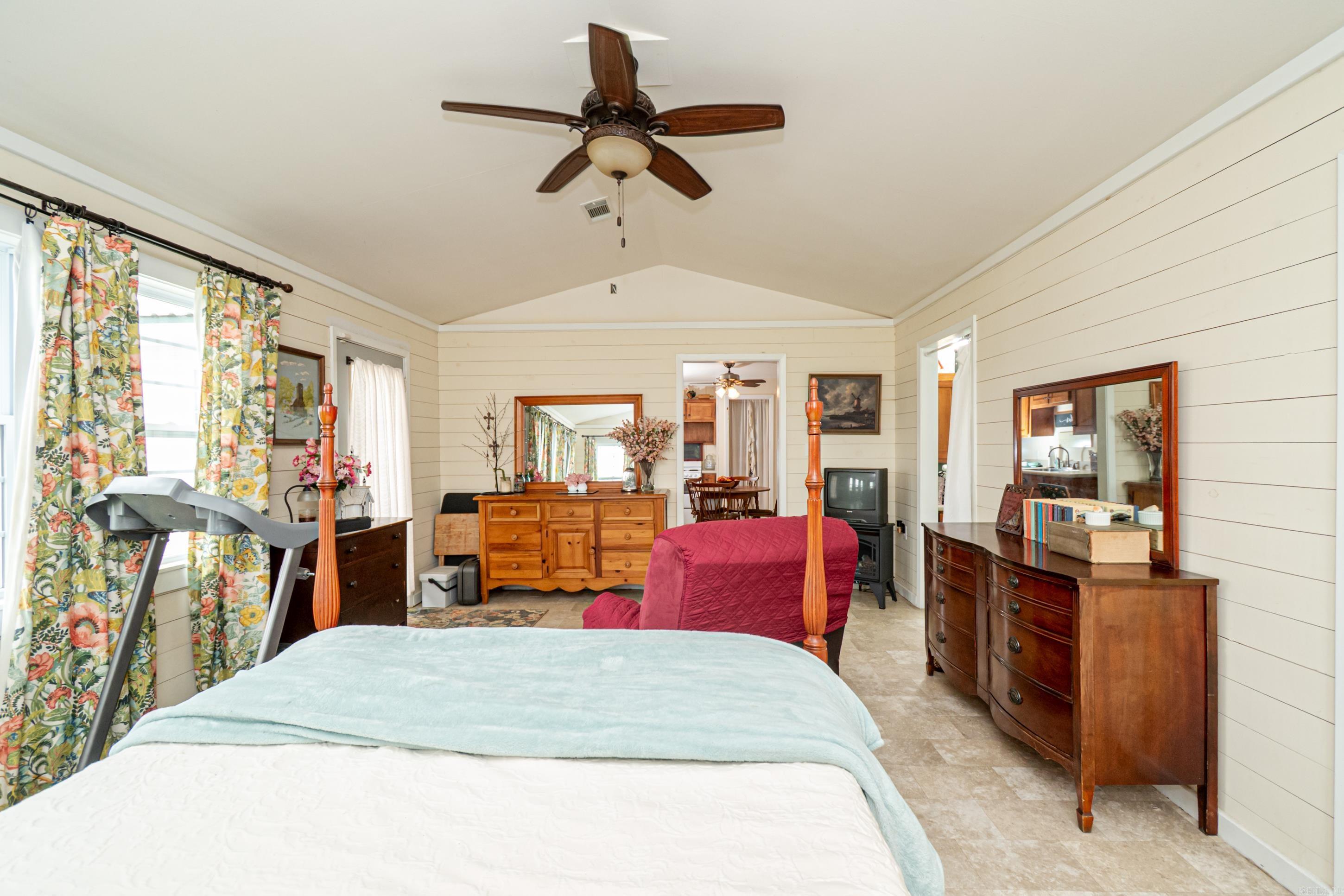 712 Us Highway 63  Warren, AR