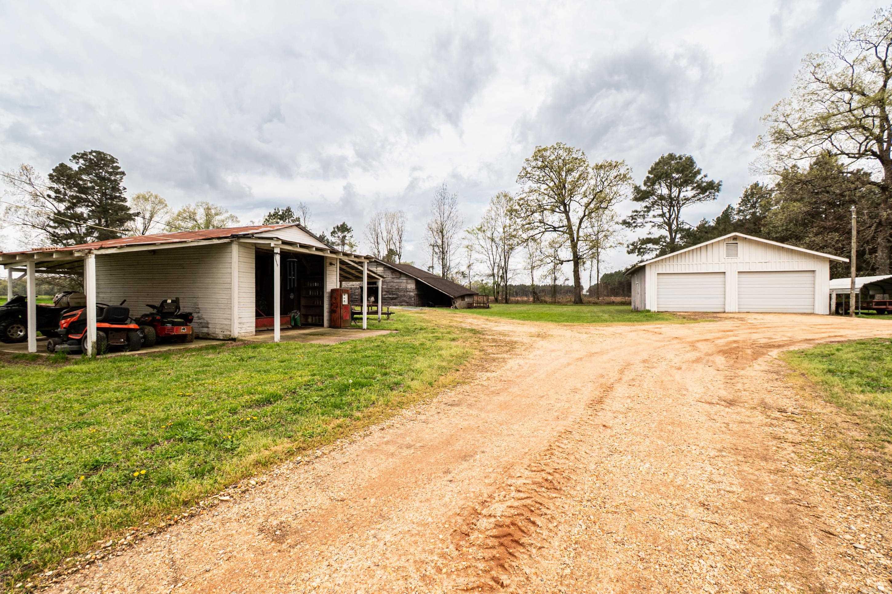 712 Us Highway 63  Warren, AR