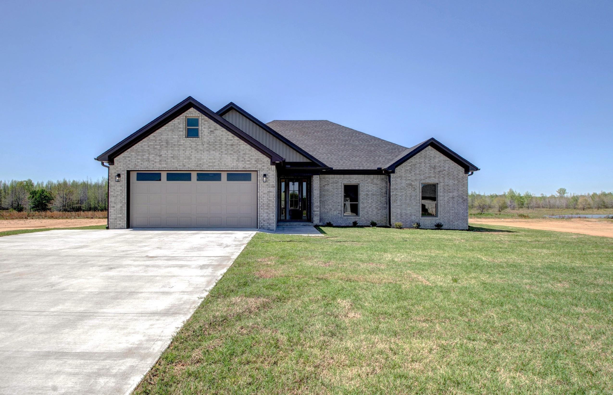 2315 Lakewood Circle