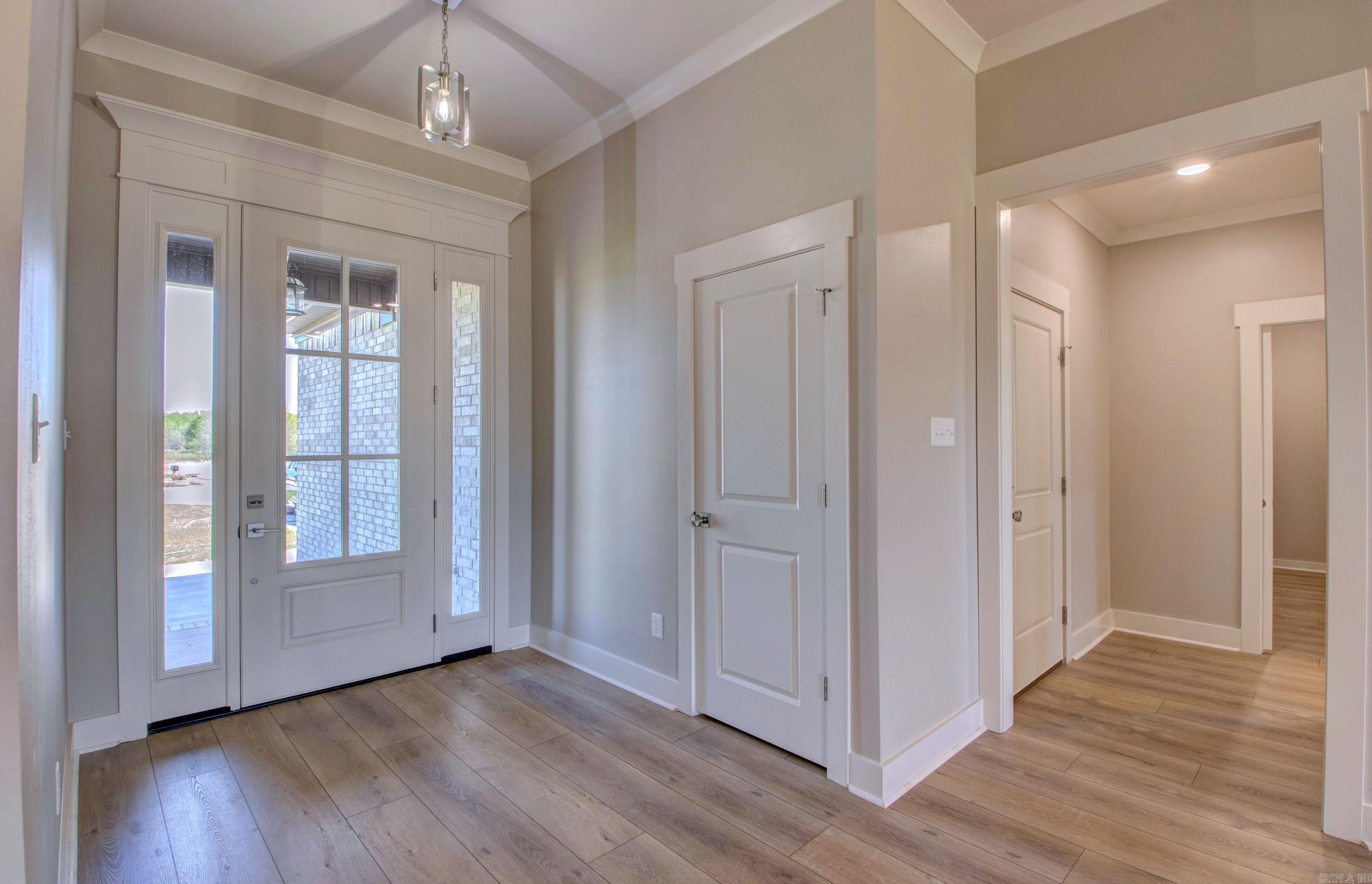2315 Lakewood Circle — photo 4
