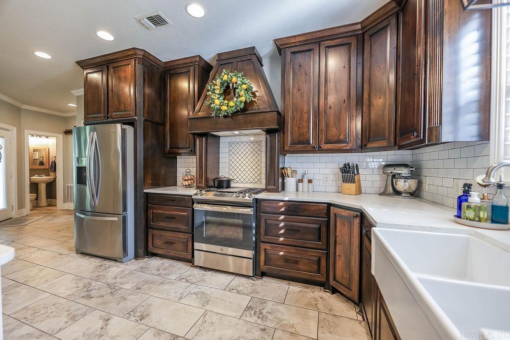 120 Meadow Hills Dr El Dorado, AR 71730