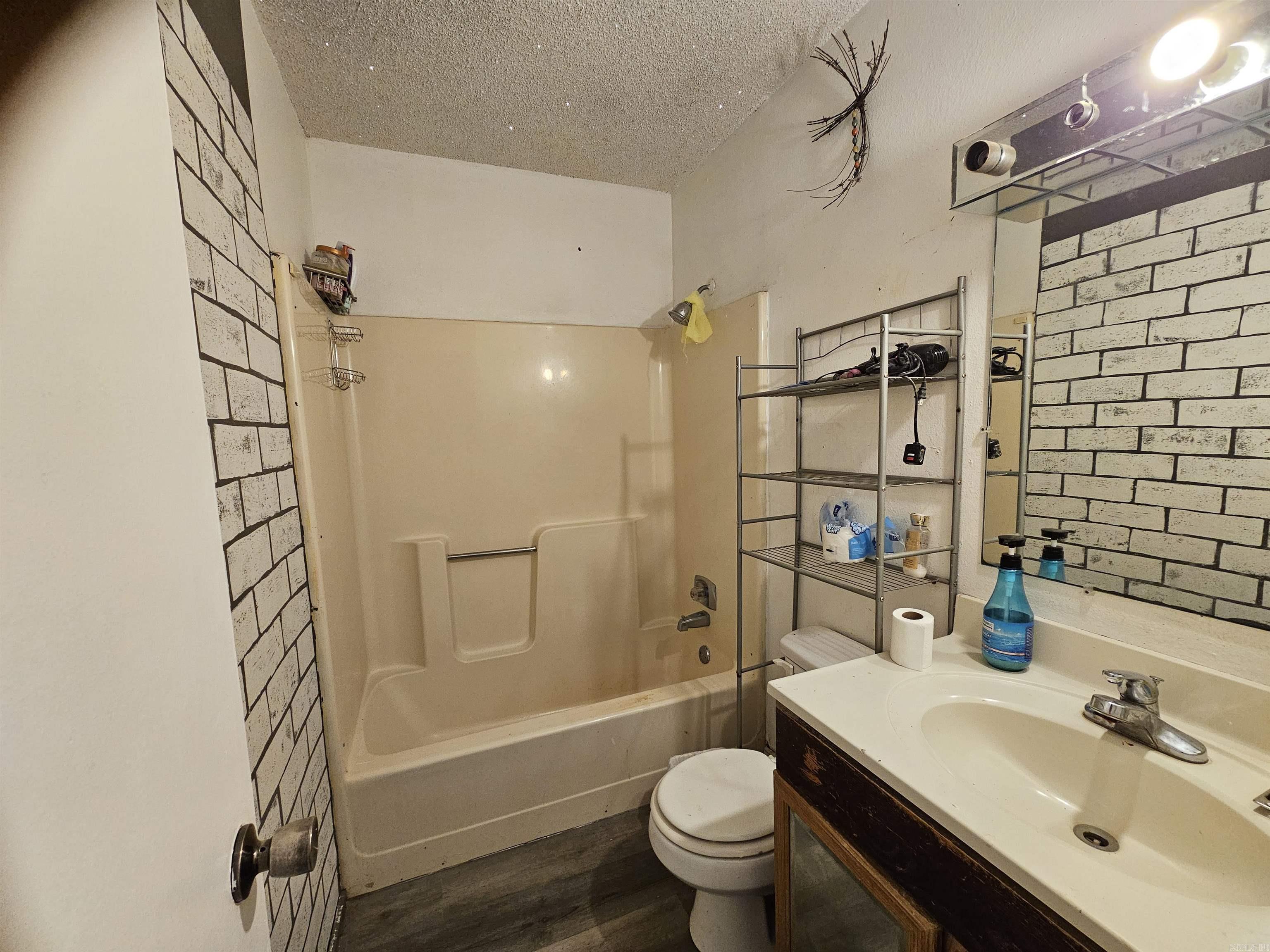 2015 W Ave E Hope, AR 71801