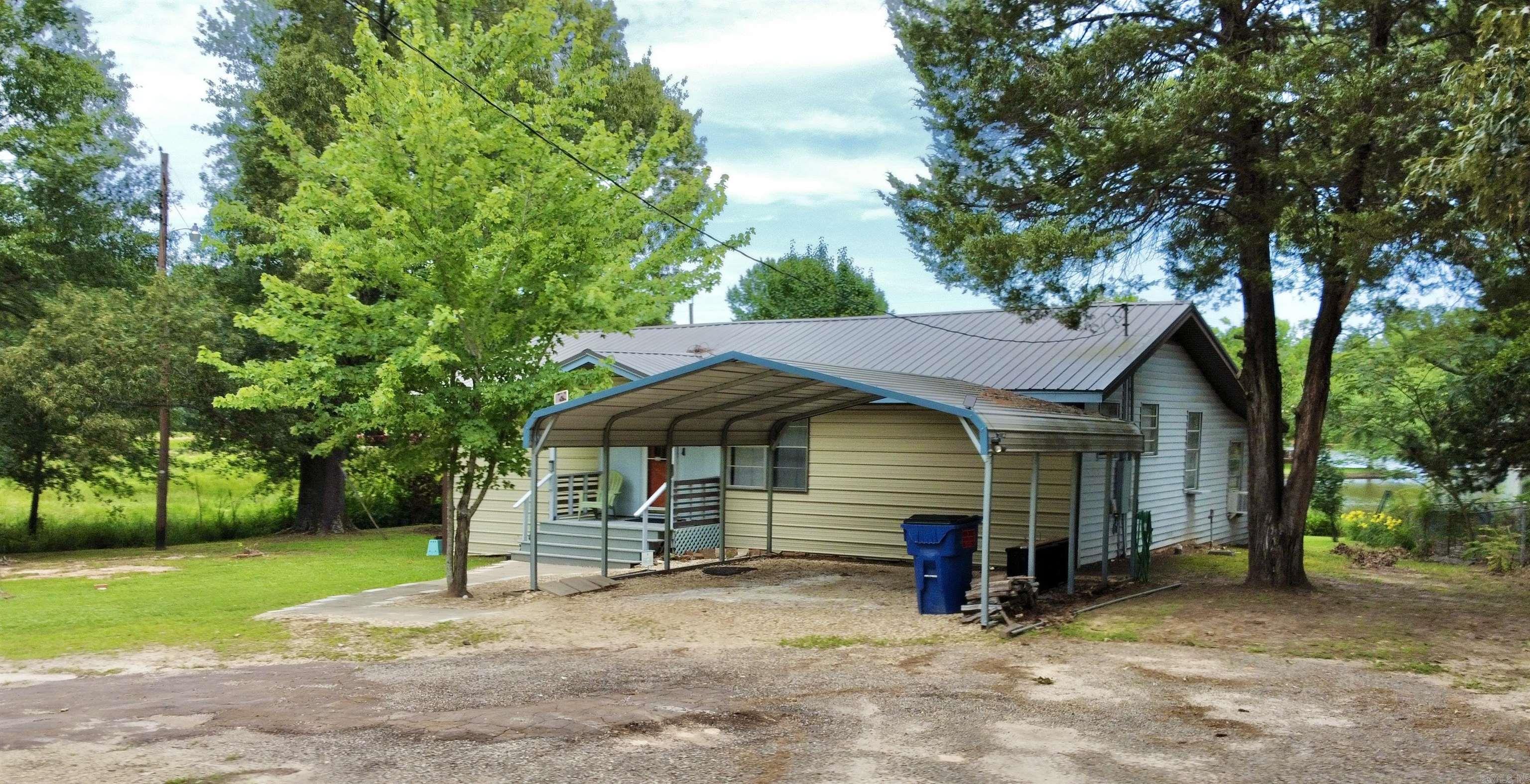 210 Omaha Dr.  Omaha, TX