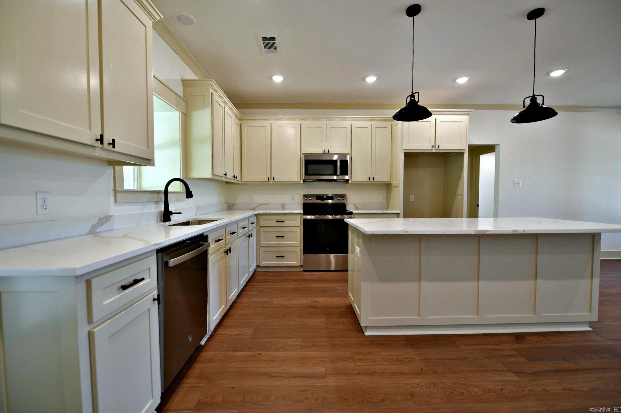 2016 S. Reine St.  Mena, AR