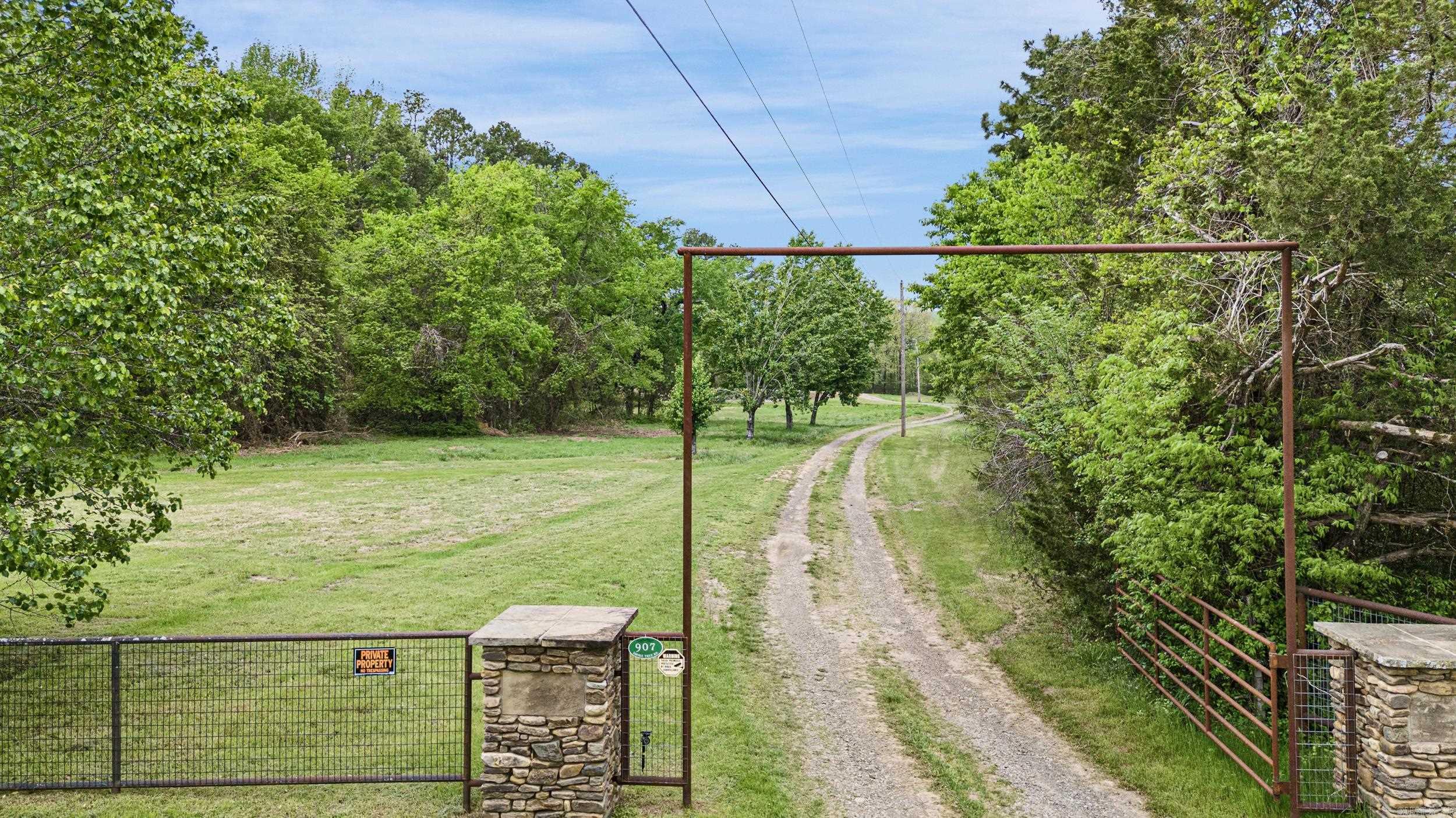 907 Smoke Tree  Dover, AR