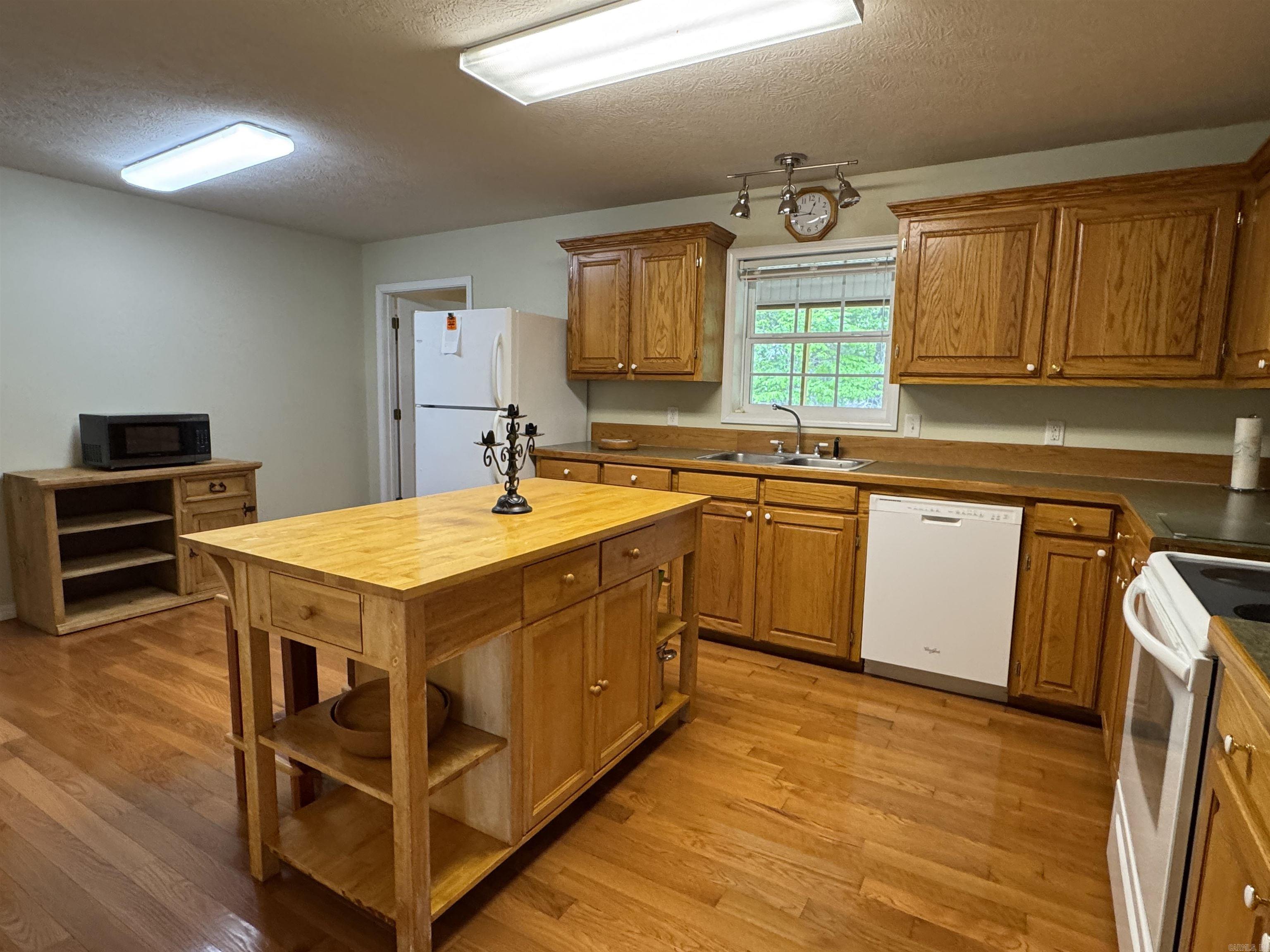 884 Lakehill Lane Peel, AR 72668