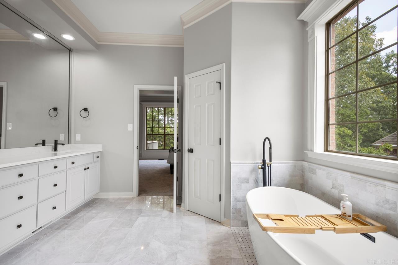 2806 Woodsgate Drive Little Rock, AR 72211-4465