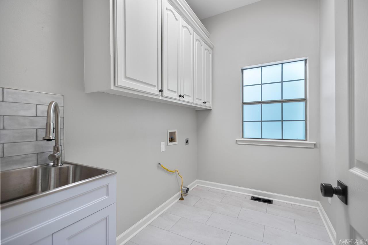 2806 Woodsgate  Little Rock, AR