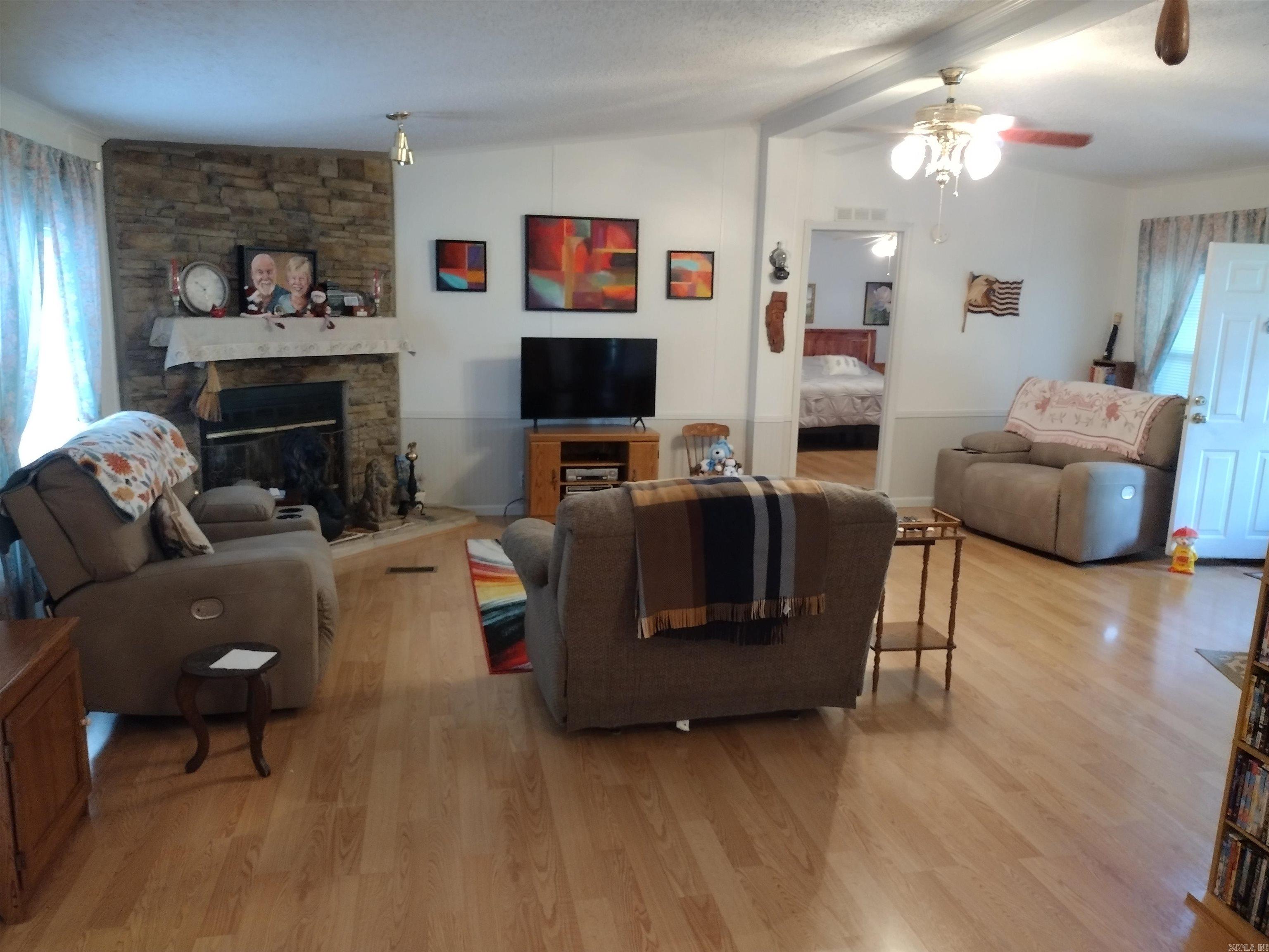 227 Lord LN Mountain View, AR 72560