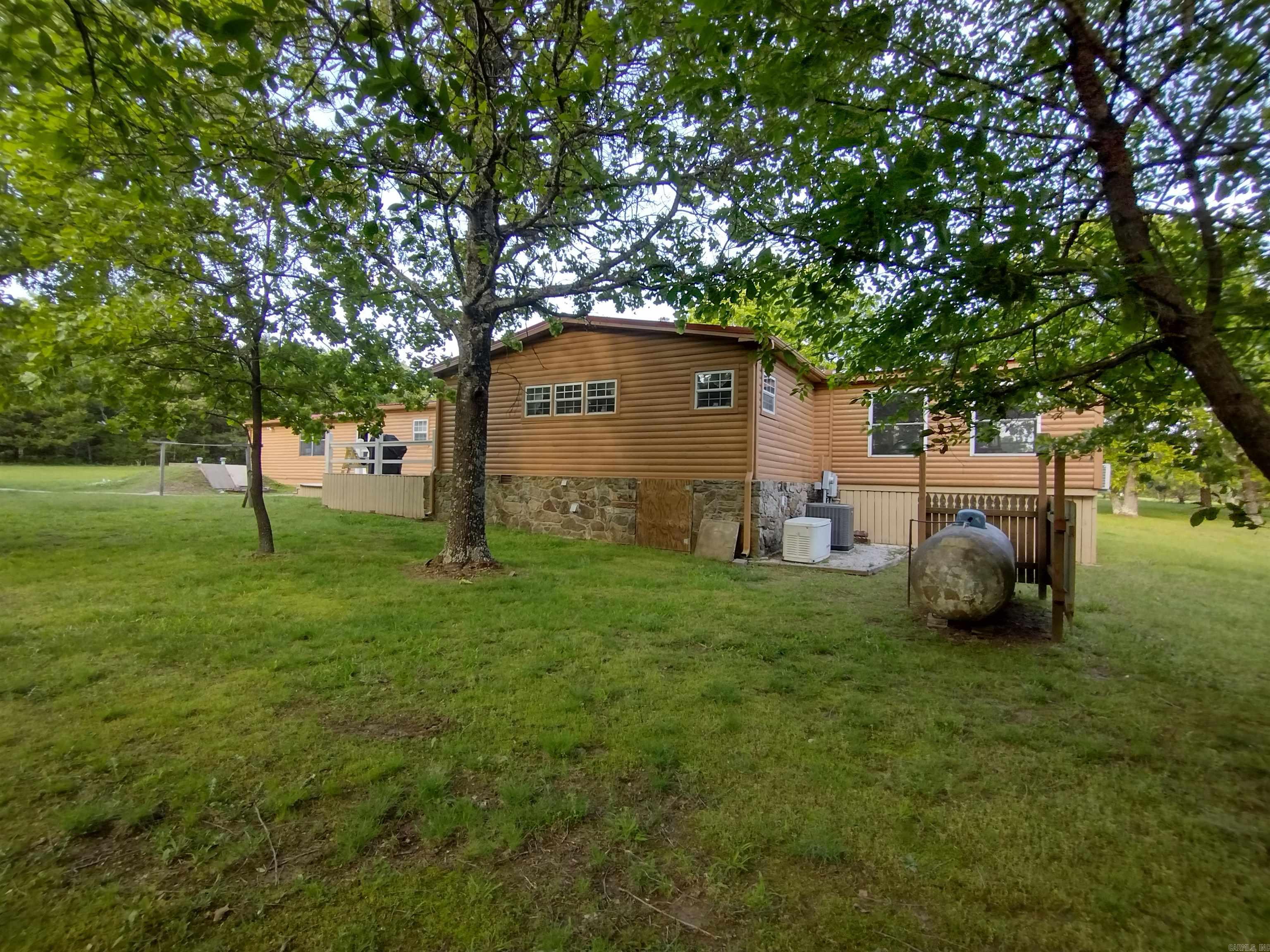 227 Lord LN Mountain View, AR 72560