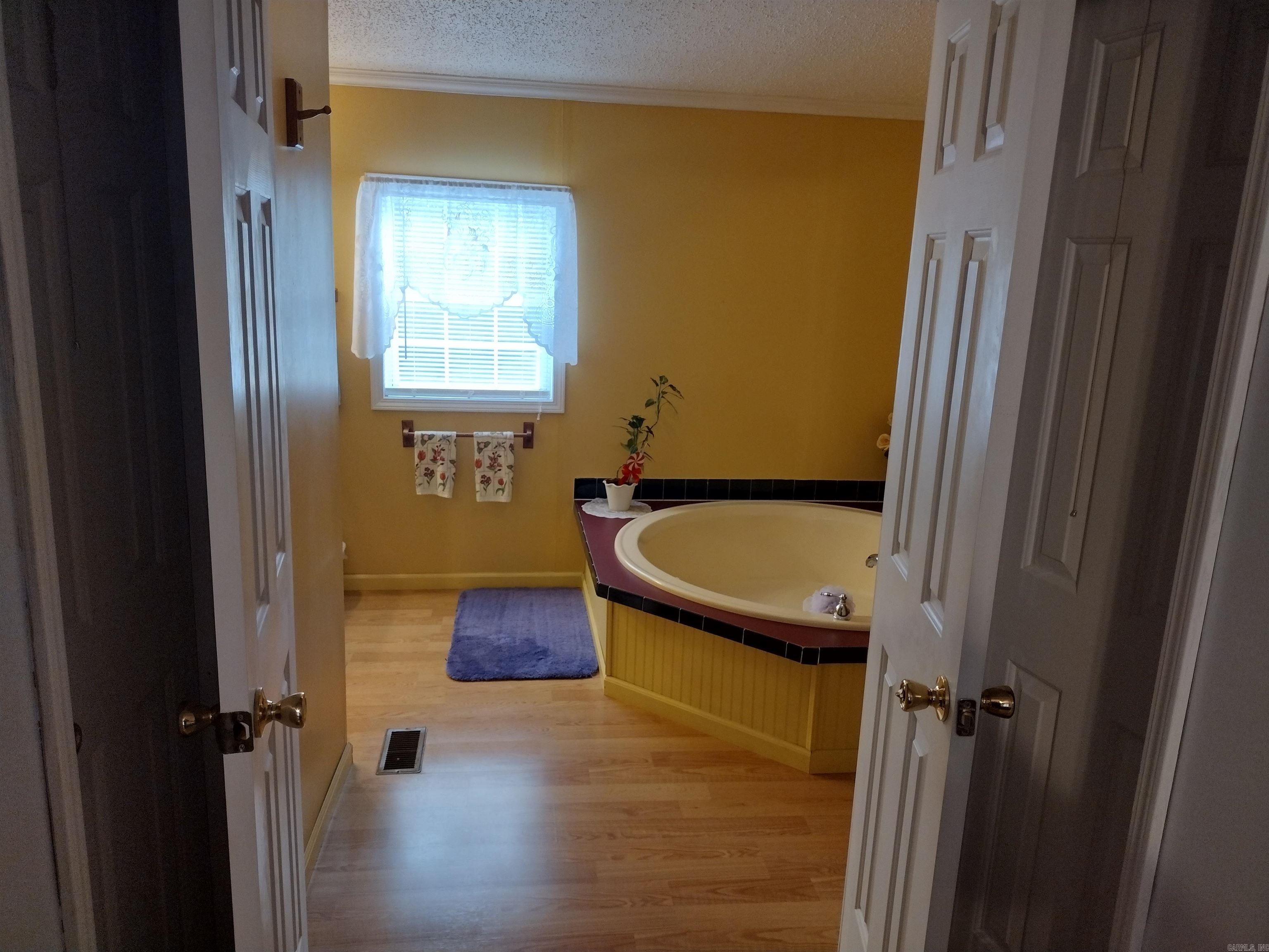 227 Lord LN Mountain View, AR 72560