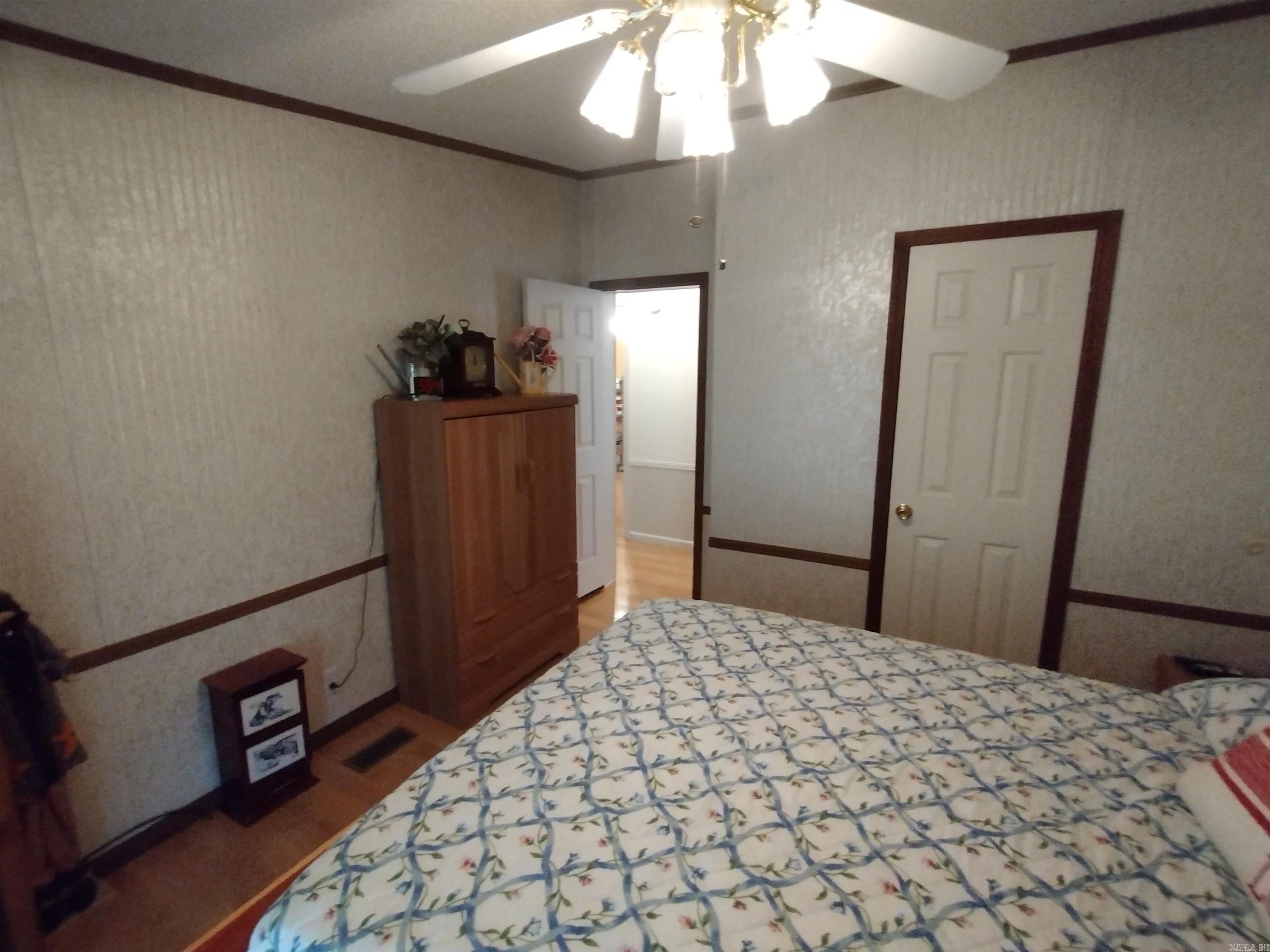 227 Lord LN Mountain View, AR 72560