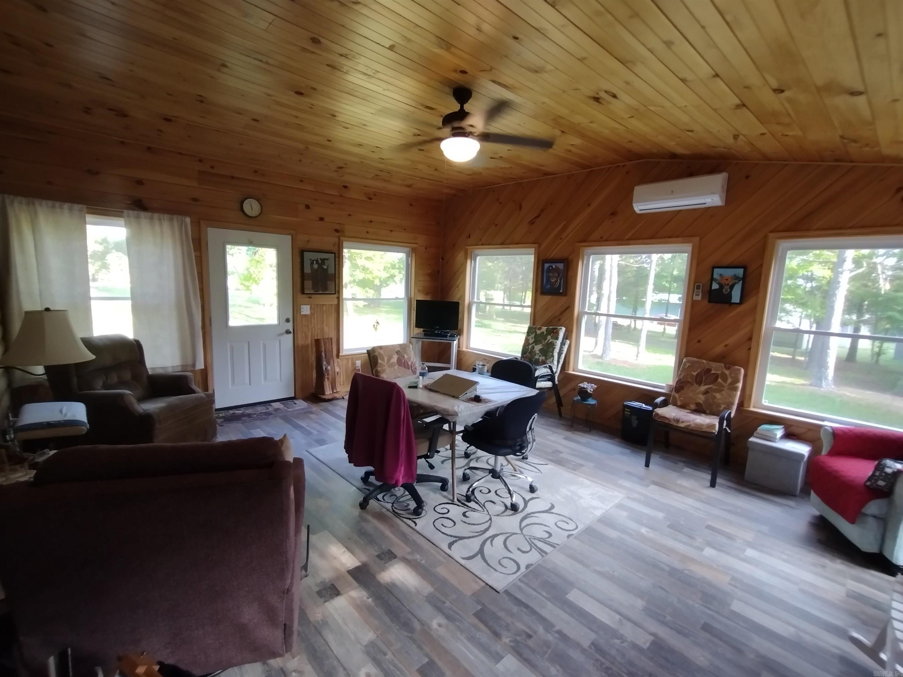 227 Lord LN Mountain View, AR 72560