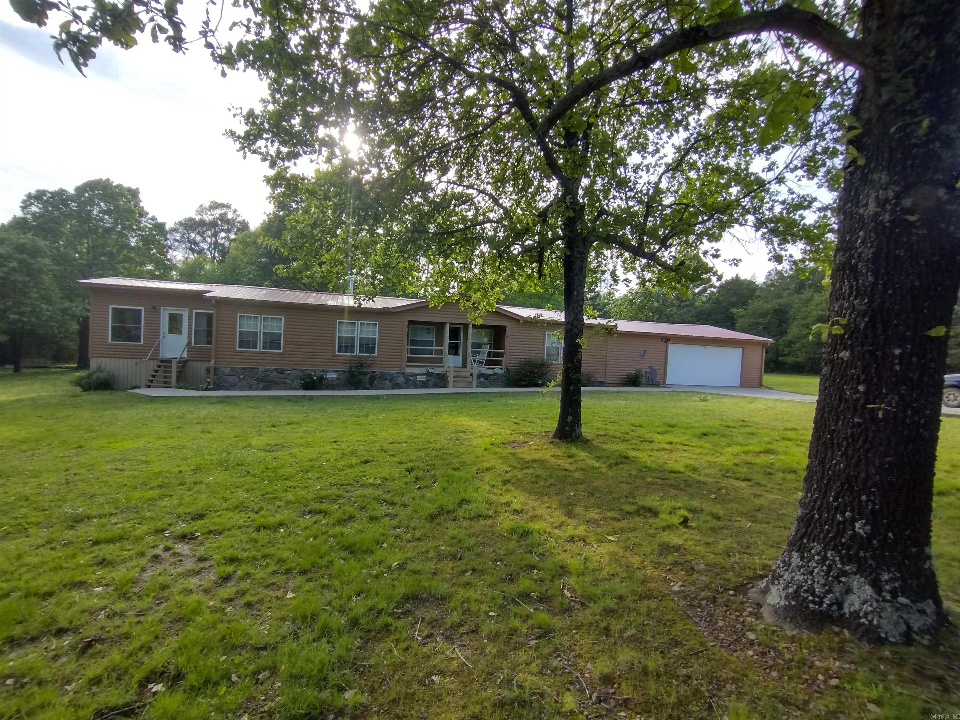 227 Lord LN Mountain View, AR 72560