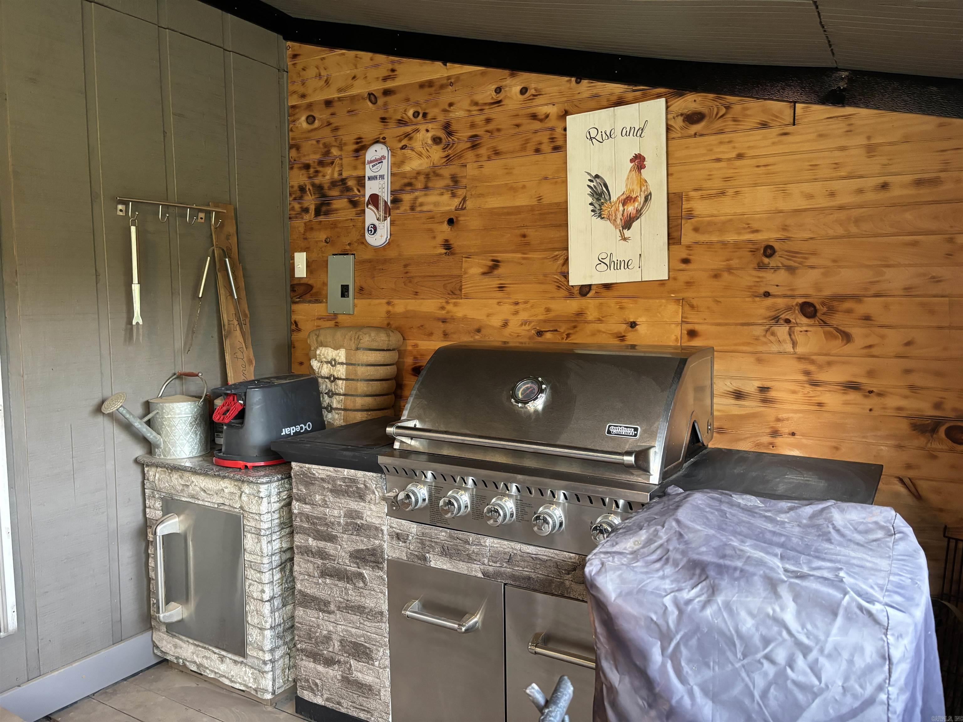 47 highway 364  Hickory Ridge, AR