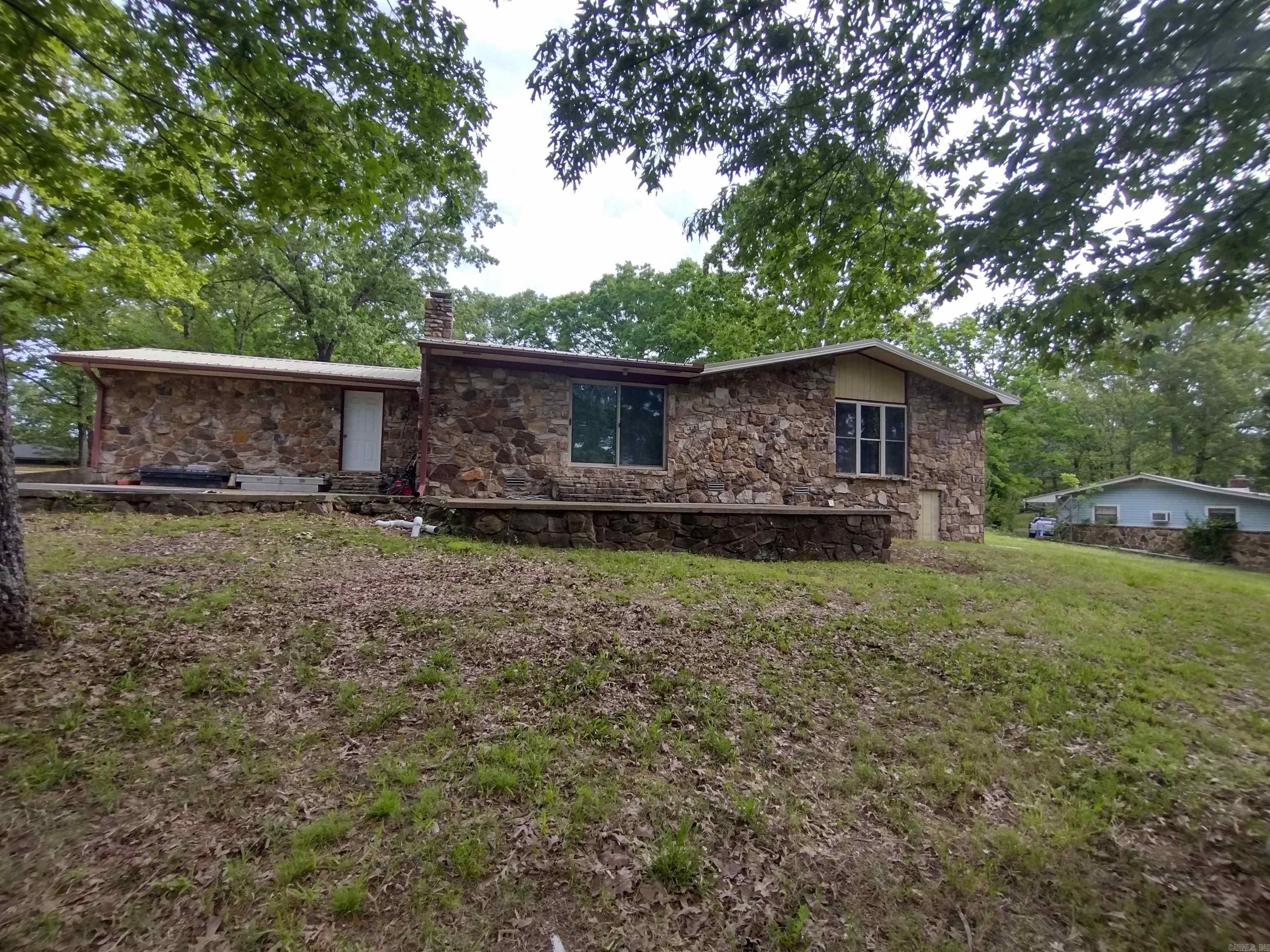 589 N Ridgeview  Mountain View, AR