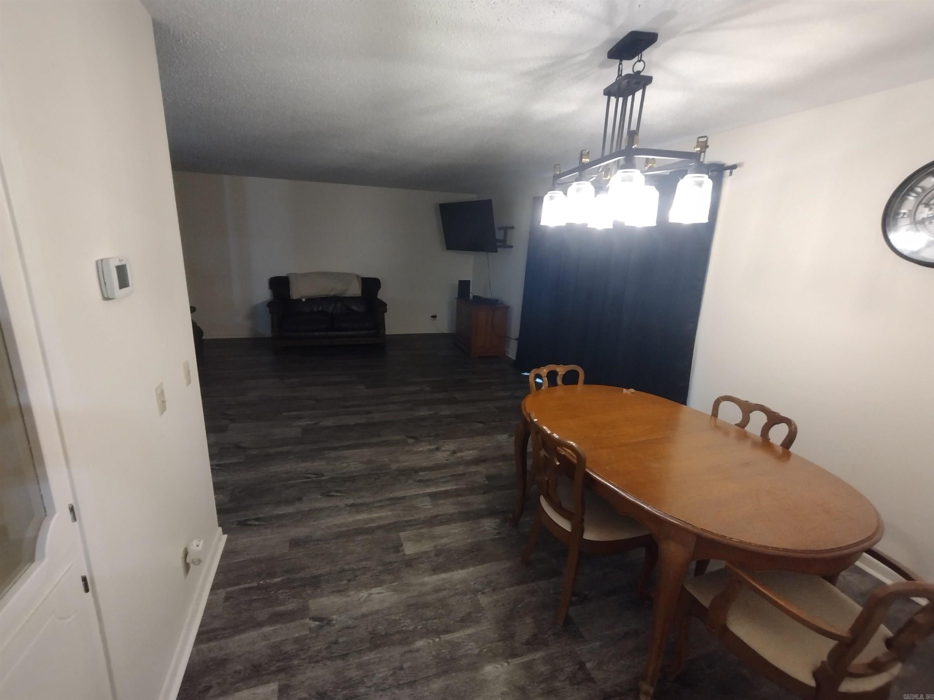 589 N Ridgeview  Mountain View, AR