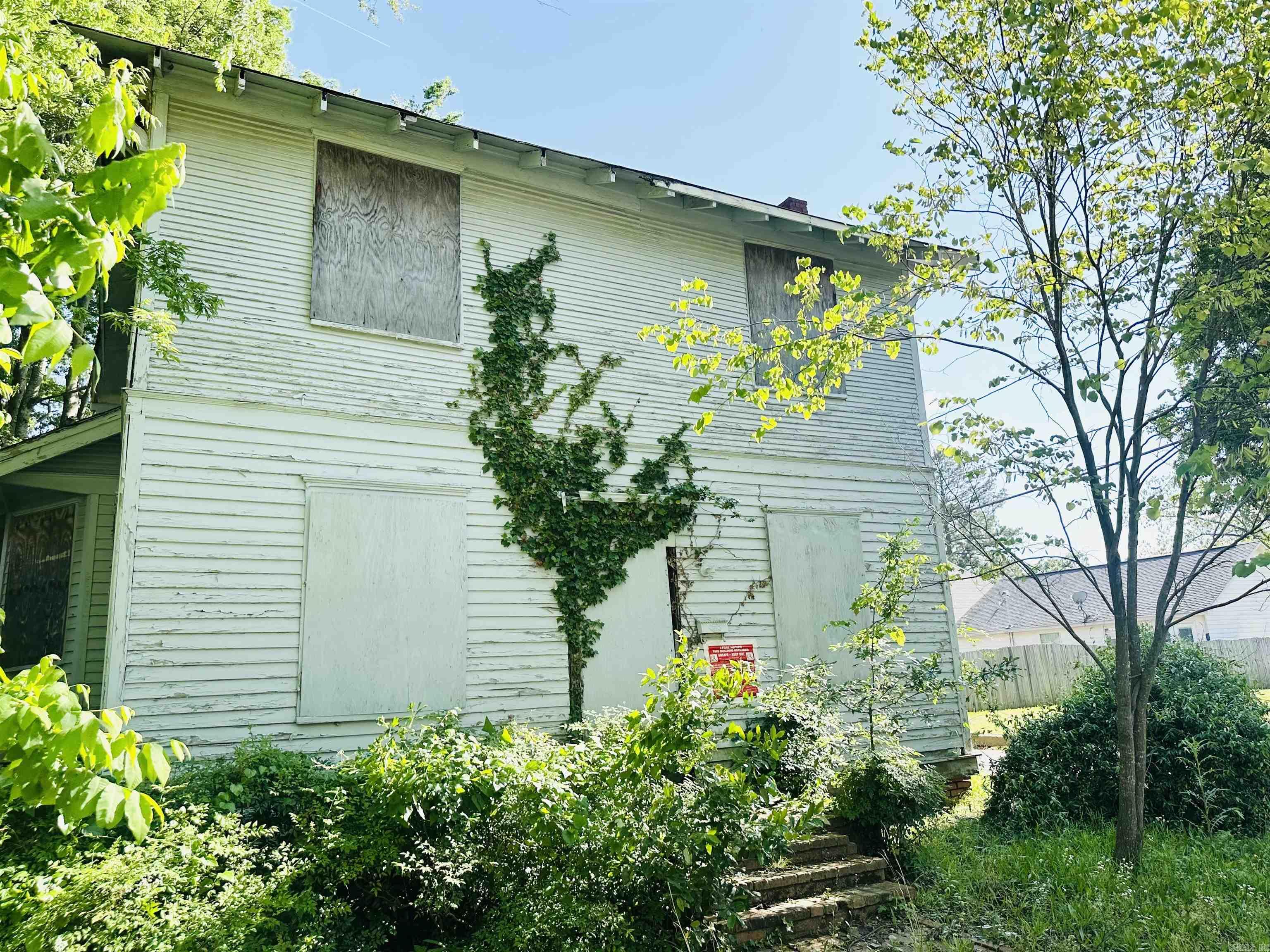 2211 W 17th  Little Rock, AR