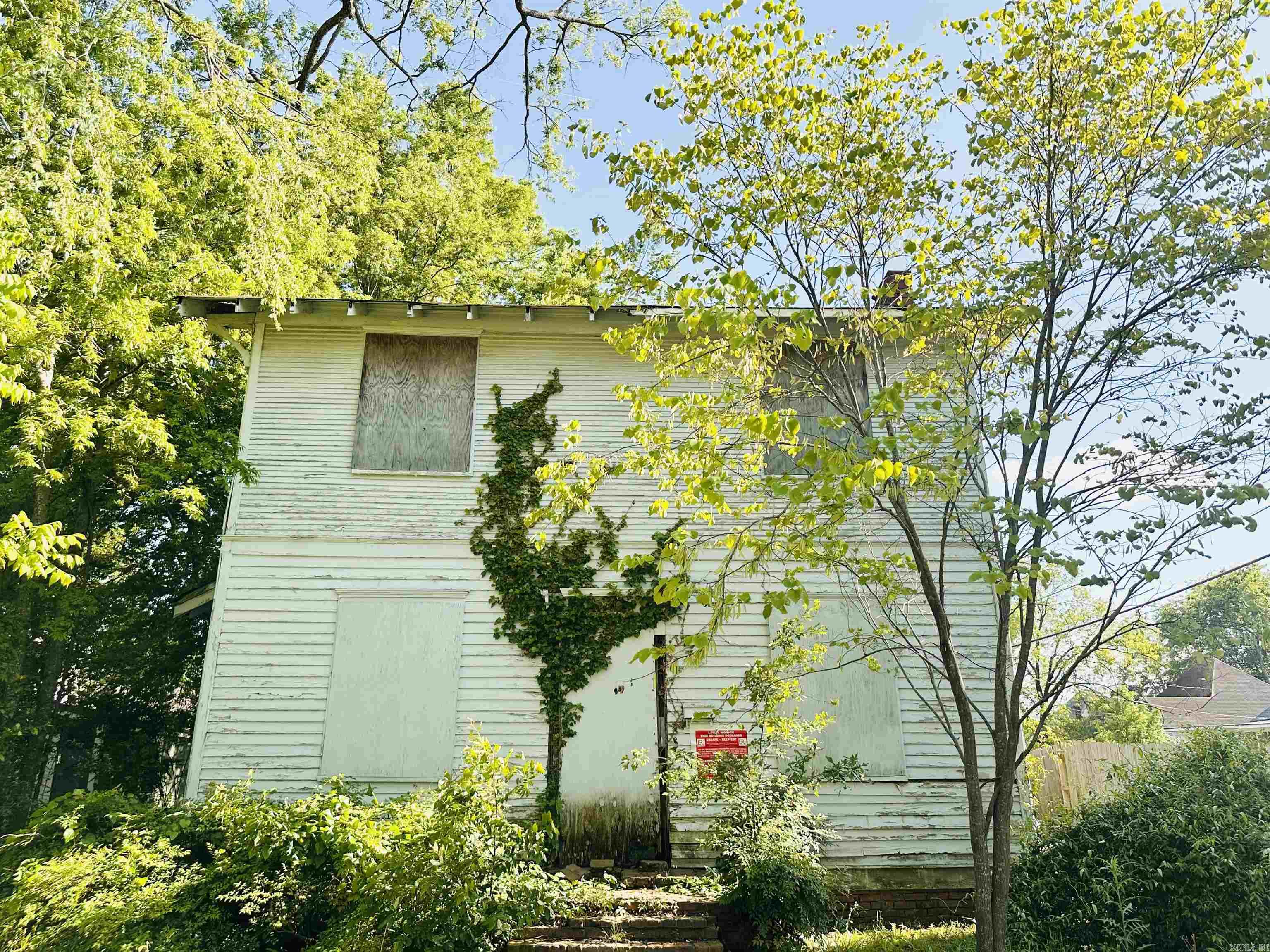 2211 W 17th  Little Rock, AR