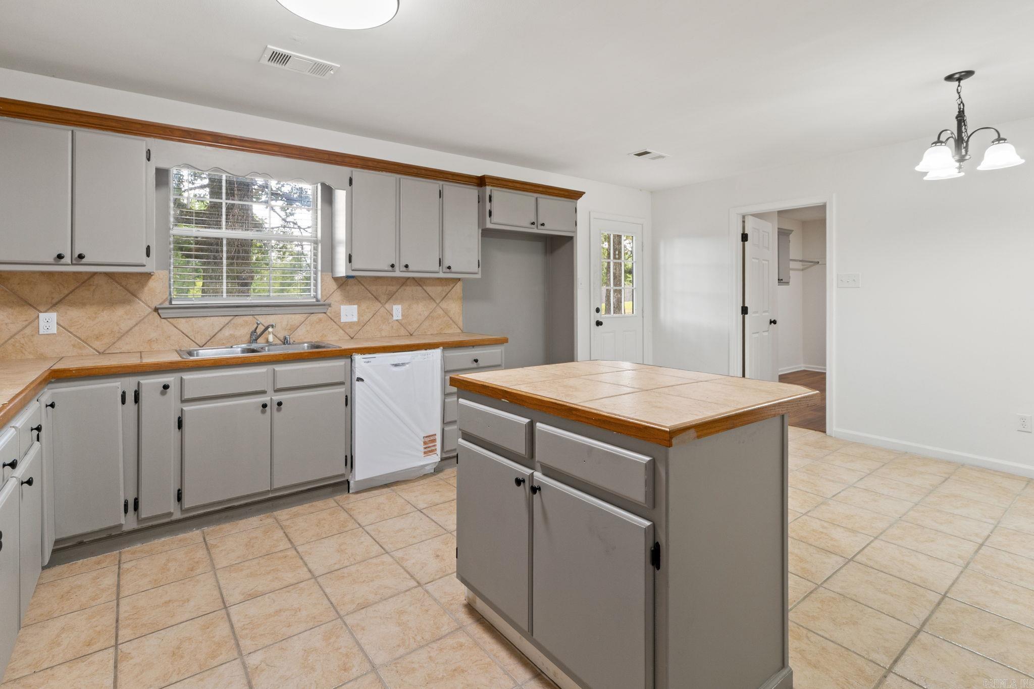 3801 W Maddox Jacksonville, AR 72076