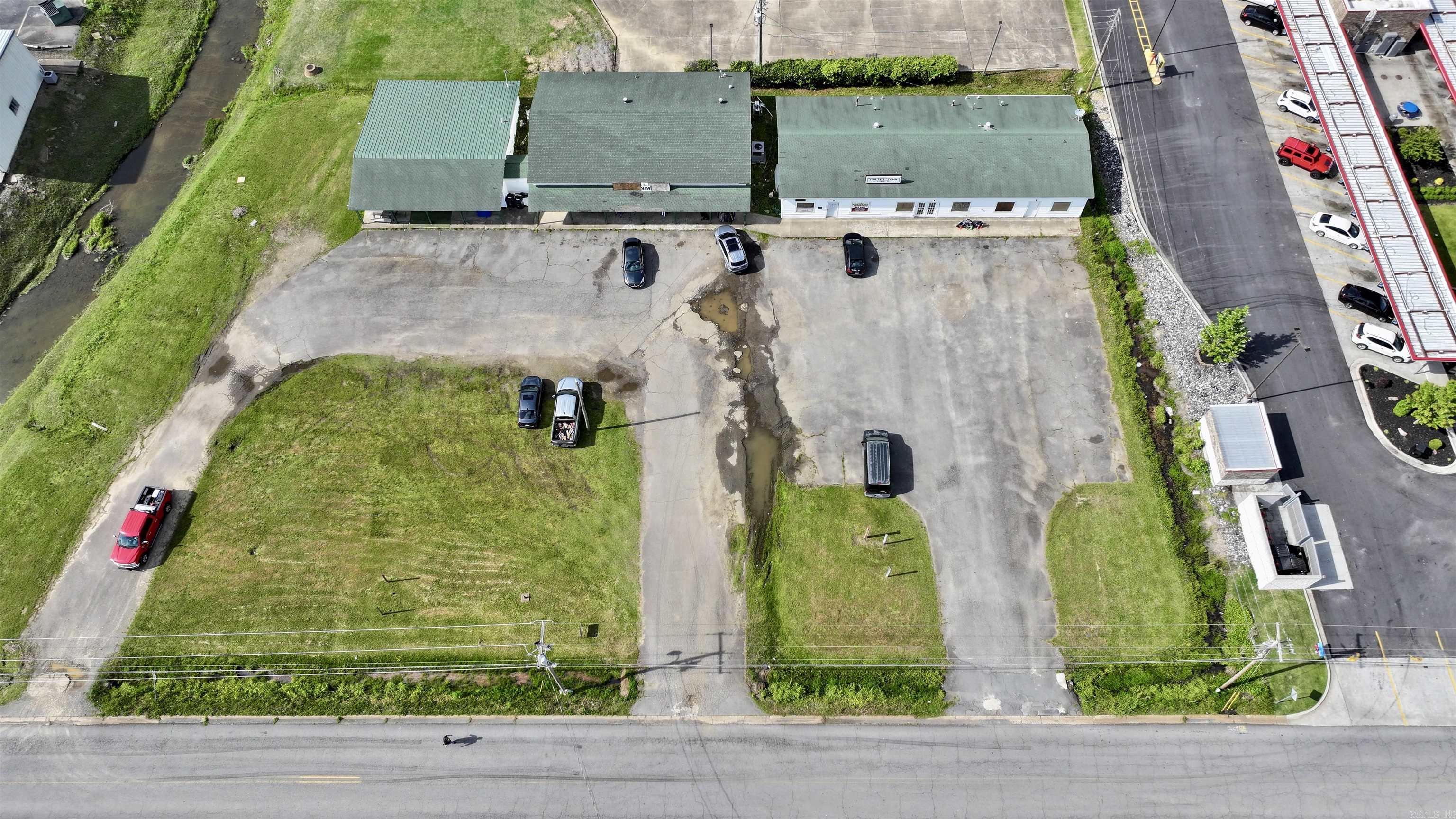 1898 E Market  Searcy, AR