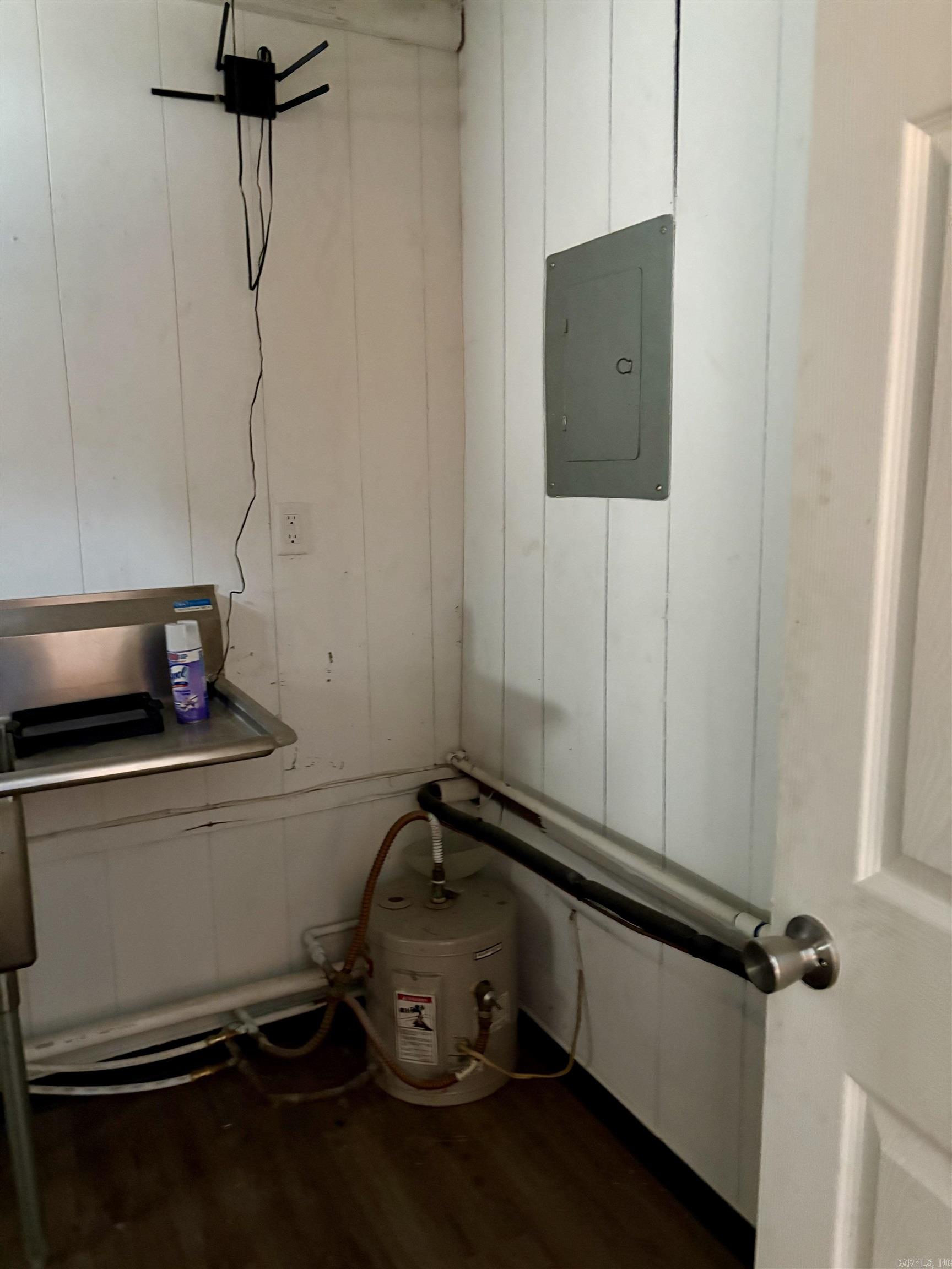 1898 E Market  Searcy, AR