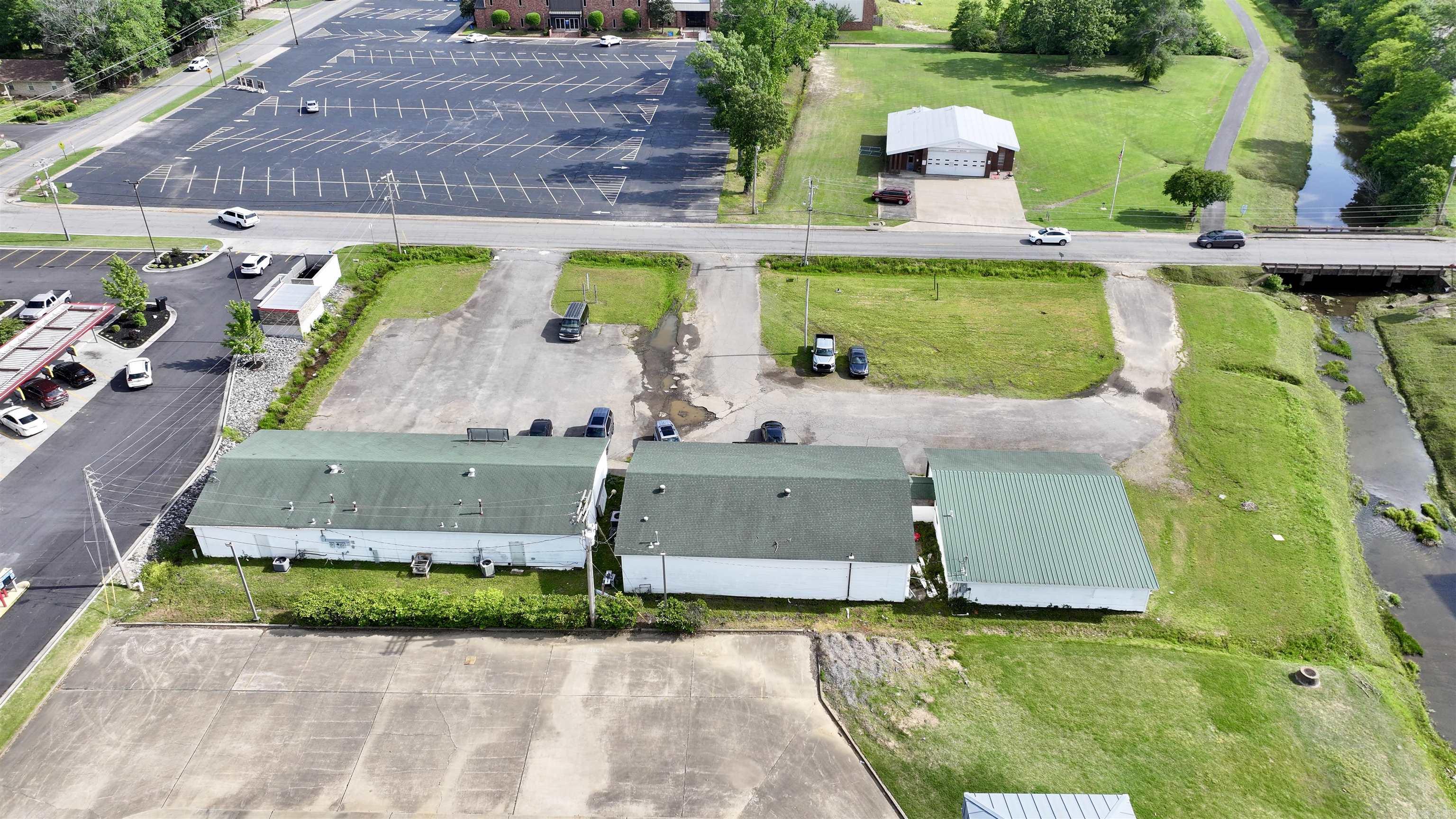 1898 E Market  Searcy, AR