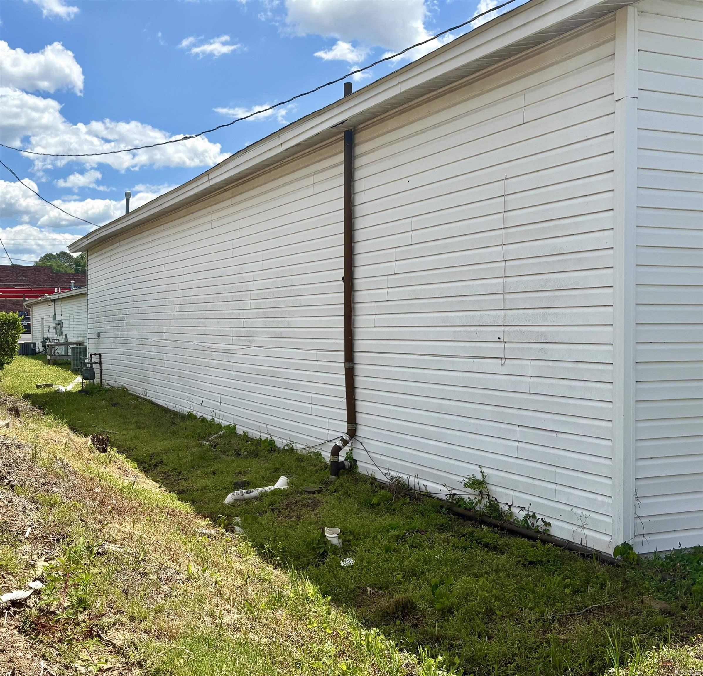 1898 E Market  Searcy, AR