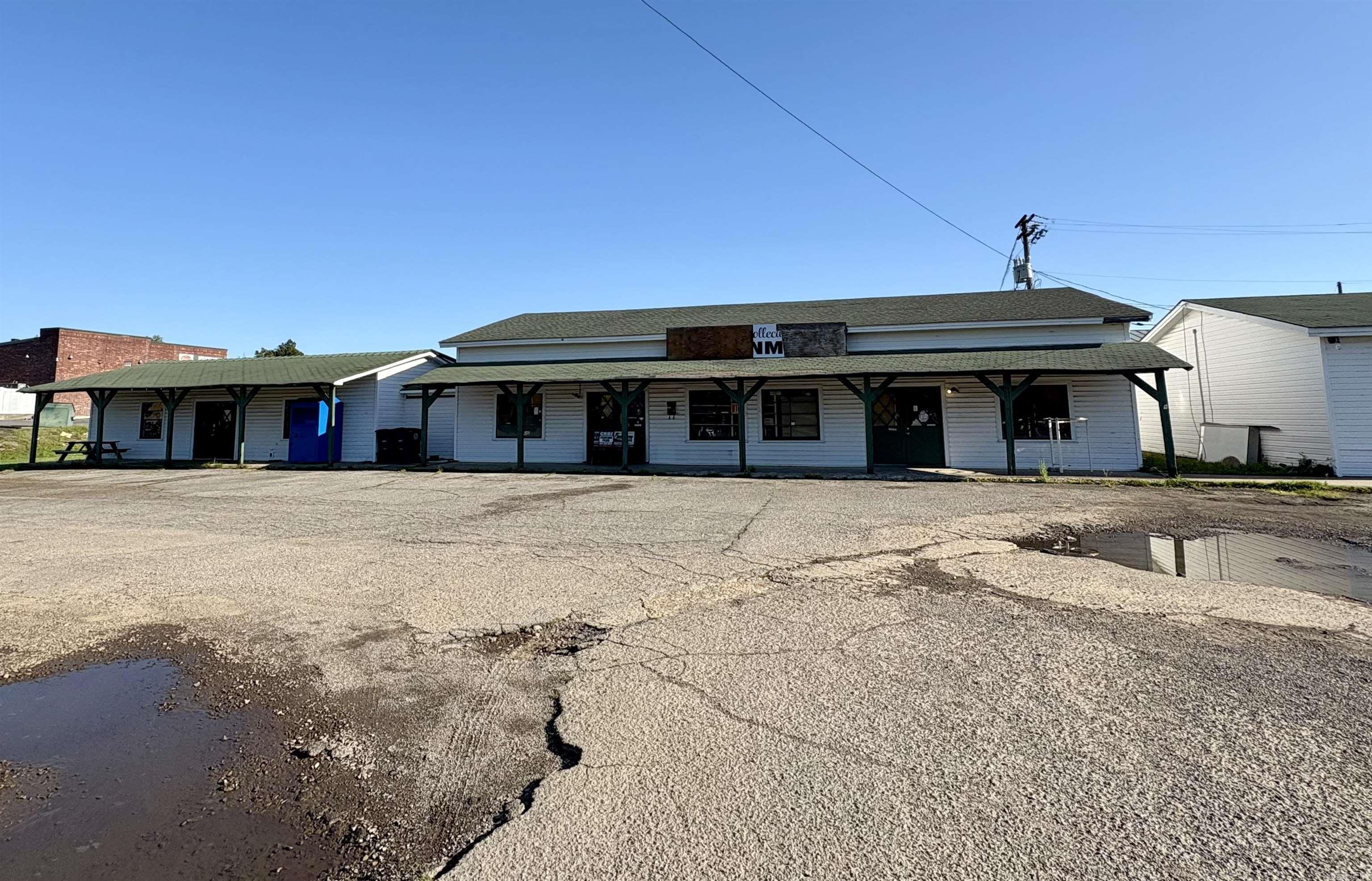 1898 E Market  Searcy, AR