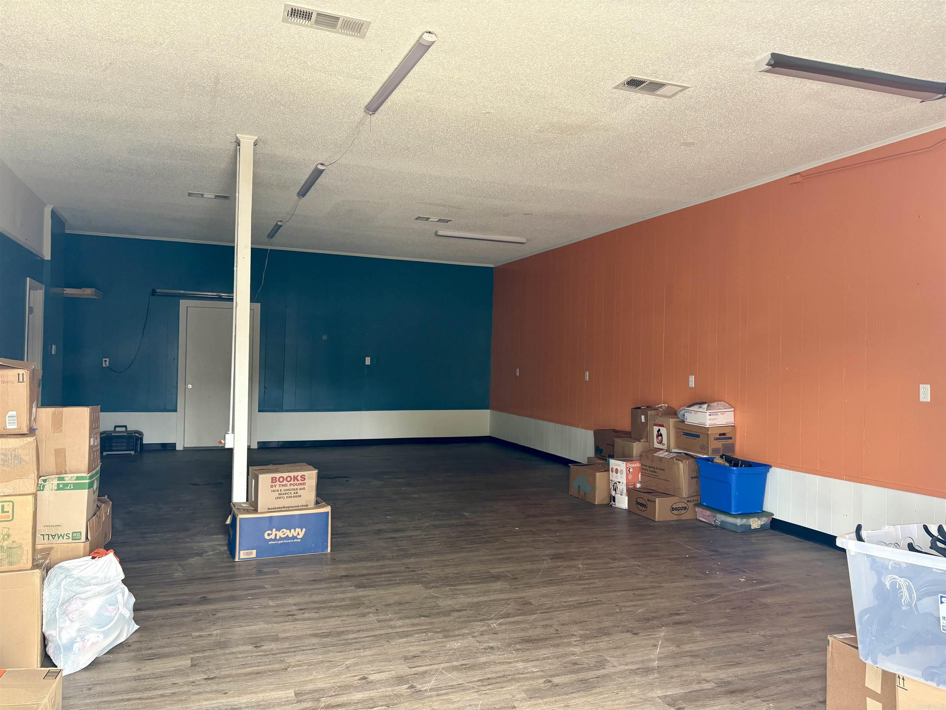 1898 E Market  Searcy, AR