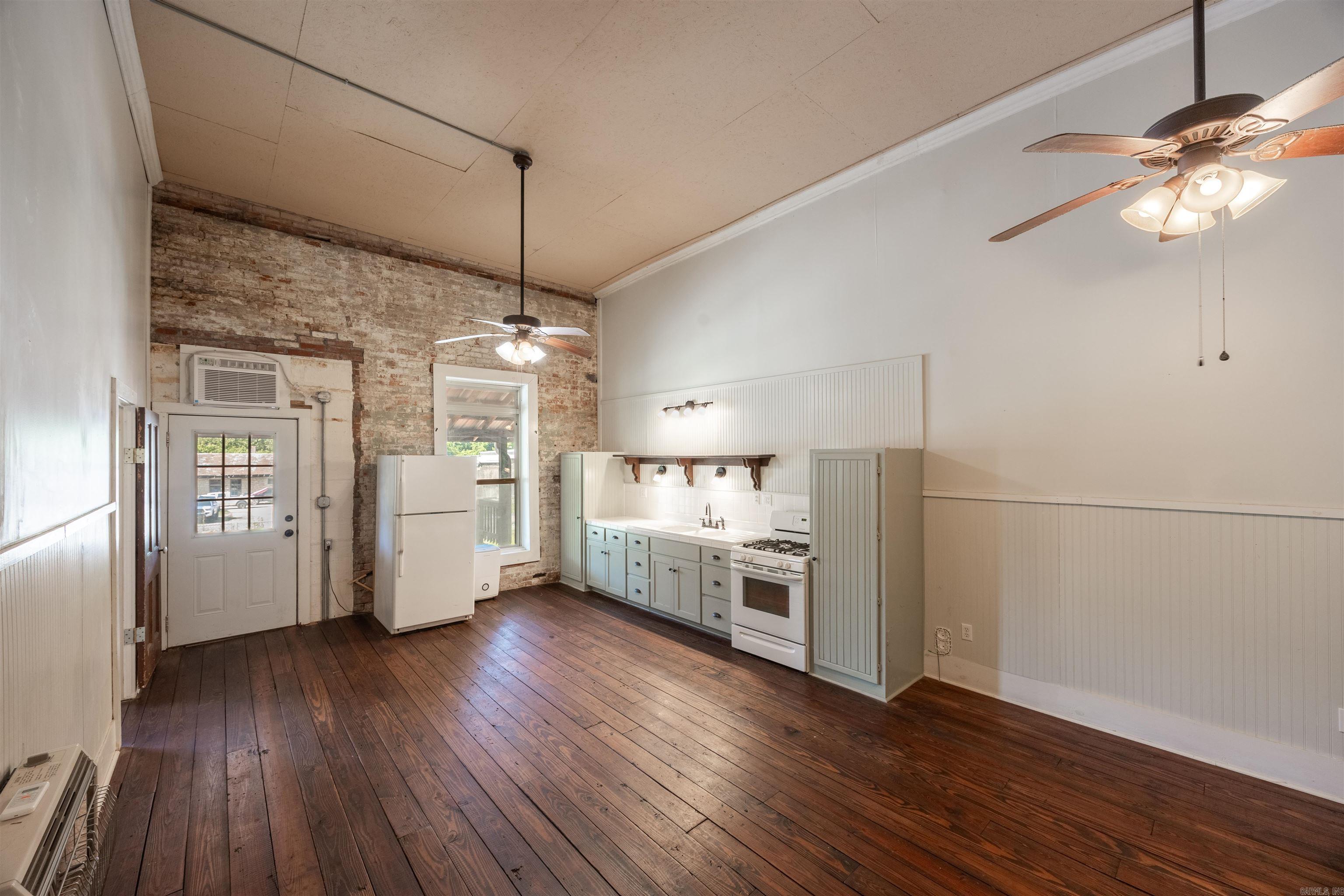 414 Main Street  Leslie, AR