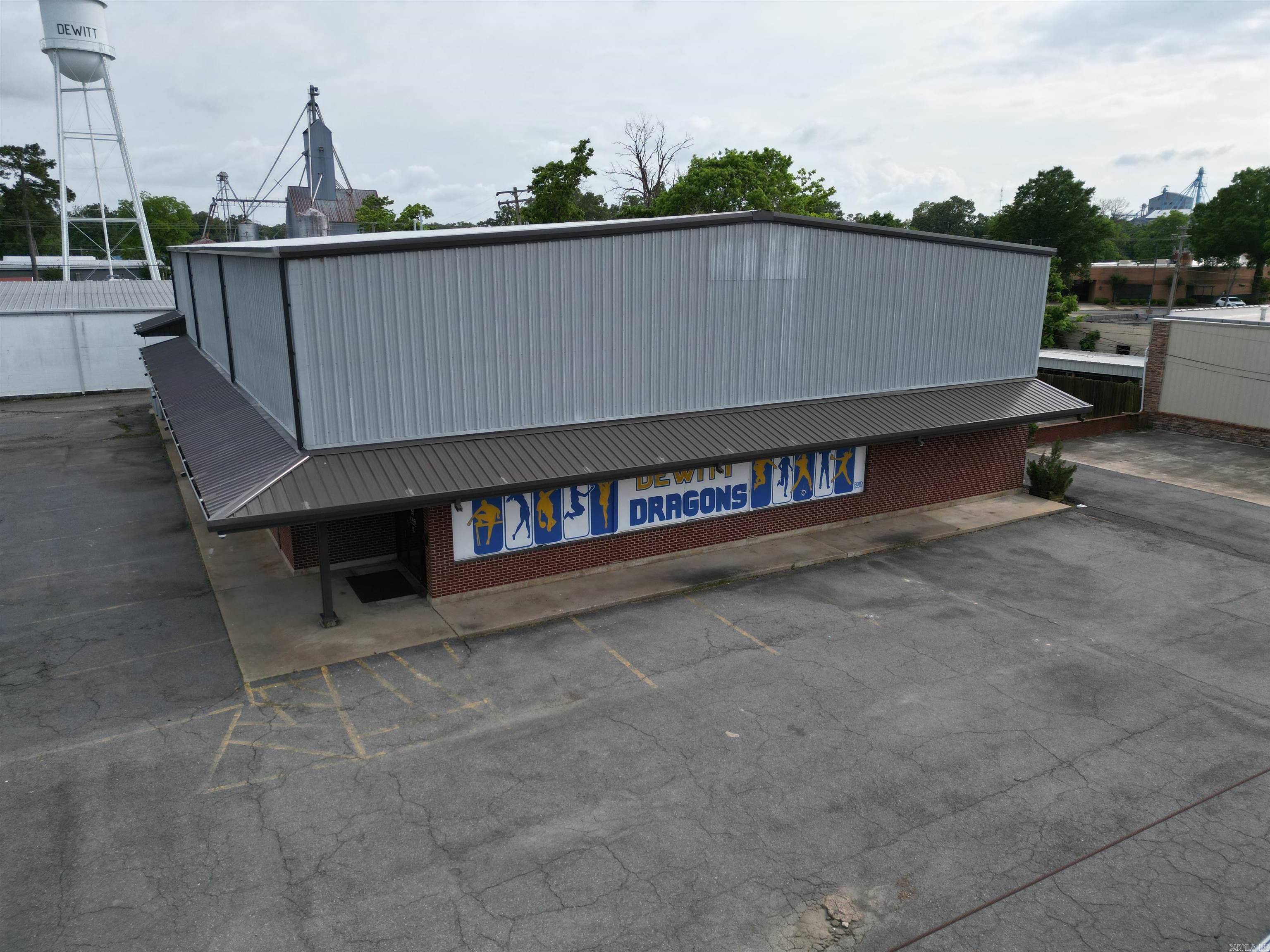 204 S Main  DeWitt, AR