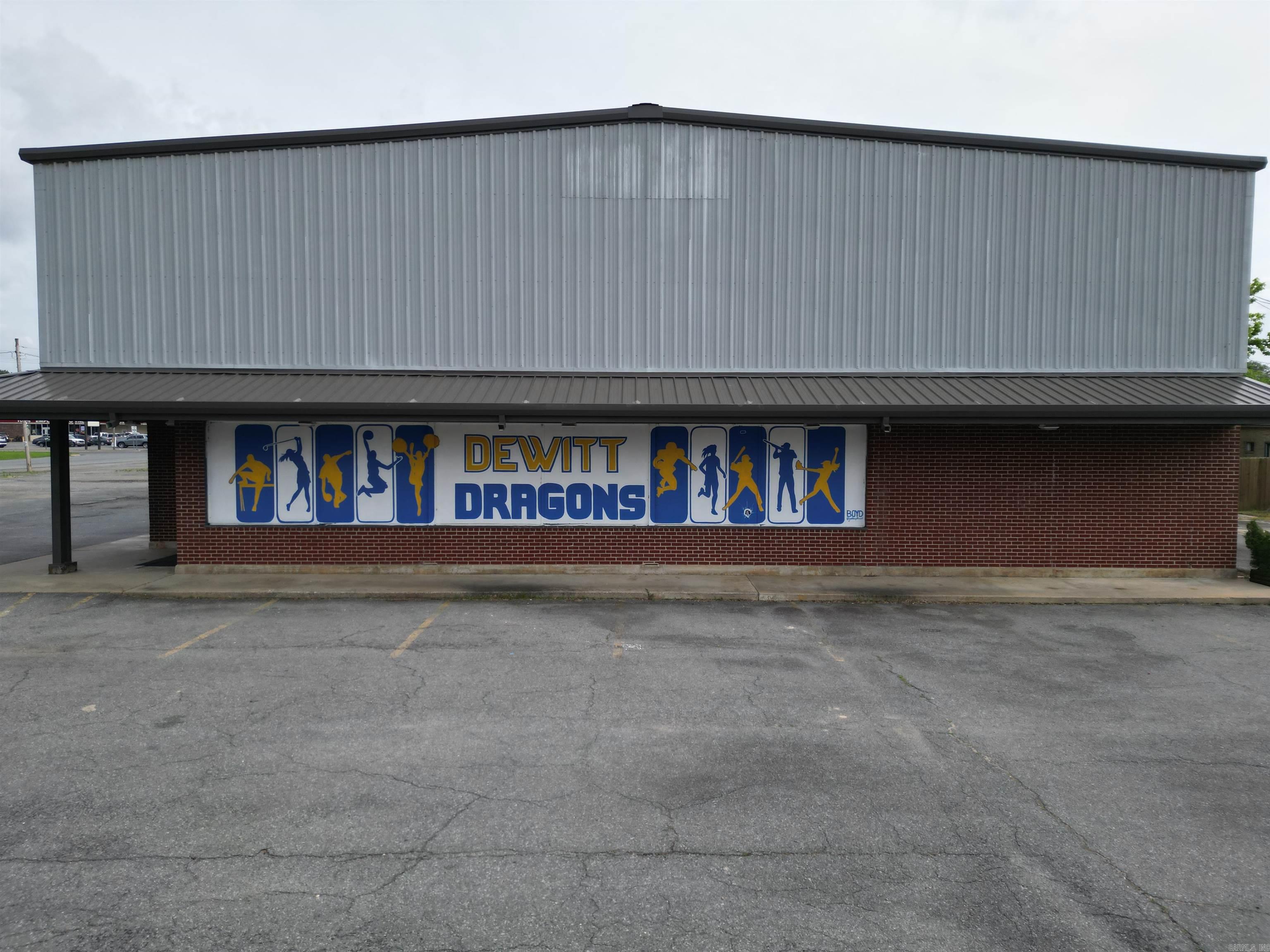 204 S Main  DeWitt, AR