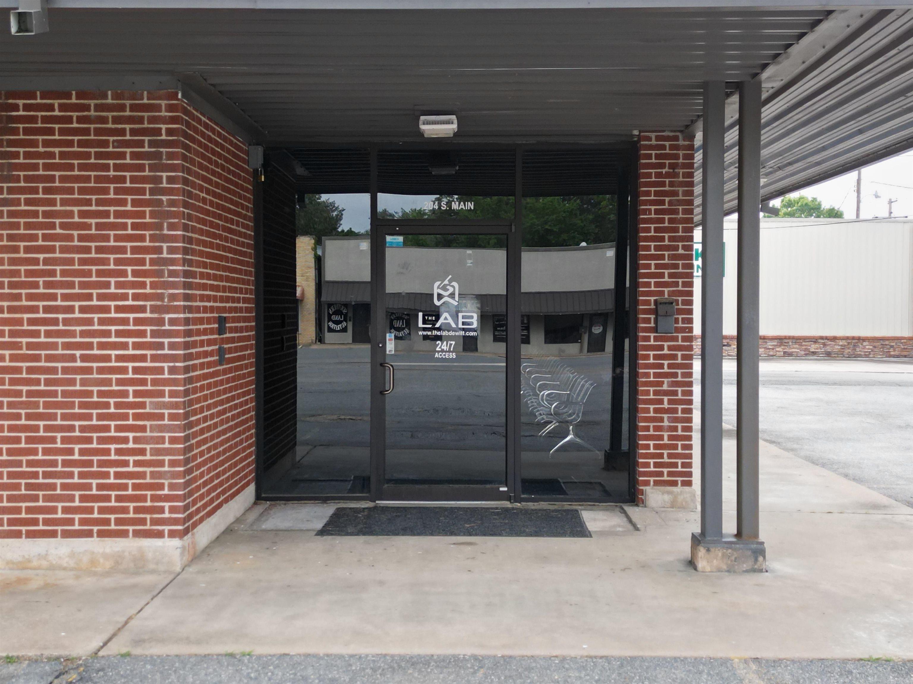 204 S Main  DeWitt, AR