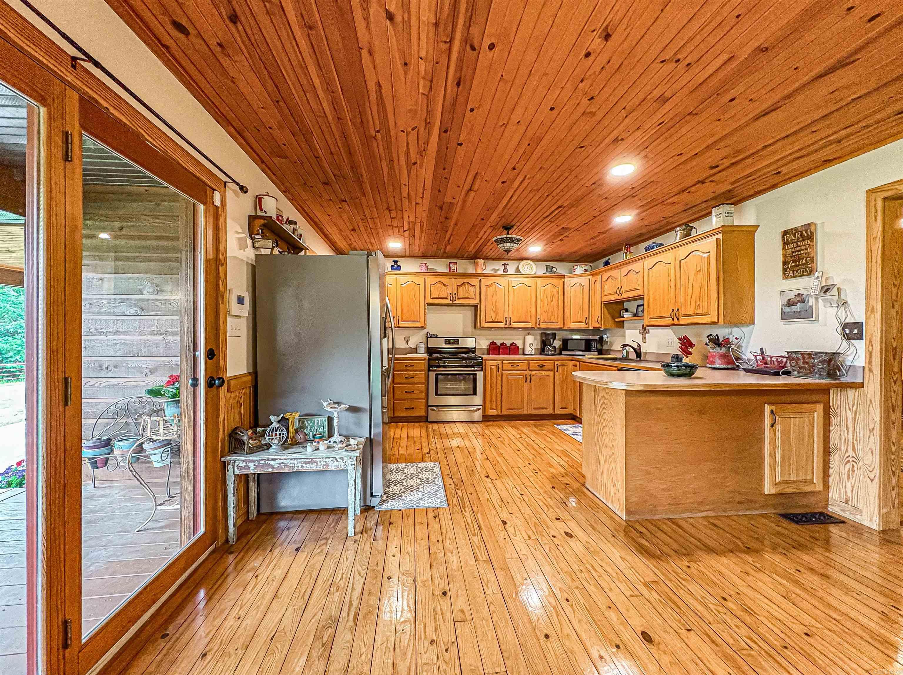 3811 MC 6014 Yellville, AR 72687