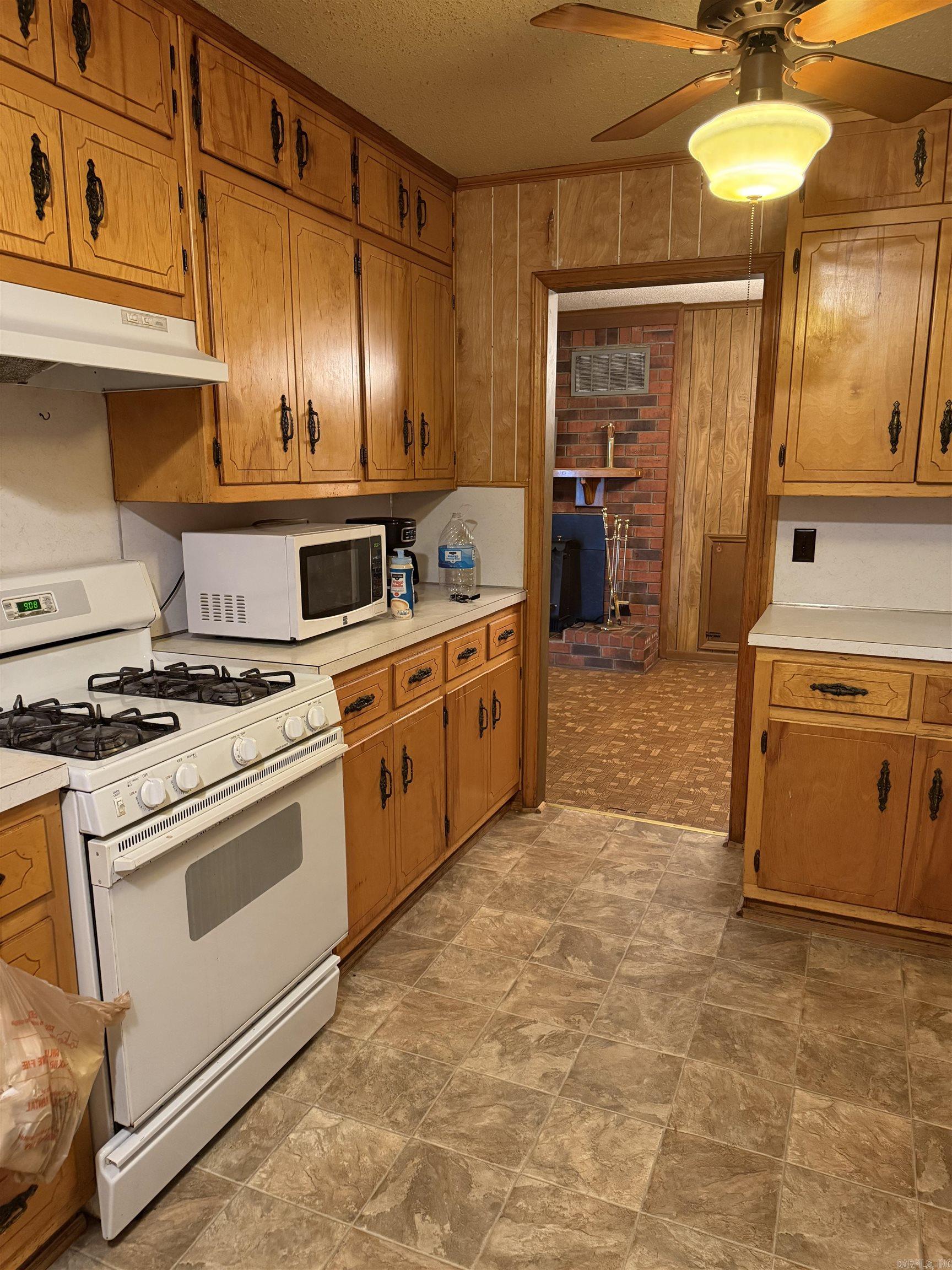 514 S Sawmill Rd Searcy, AR 72143