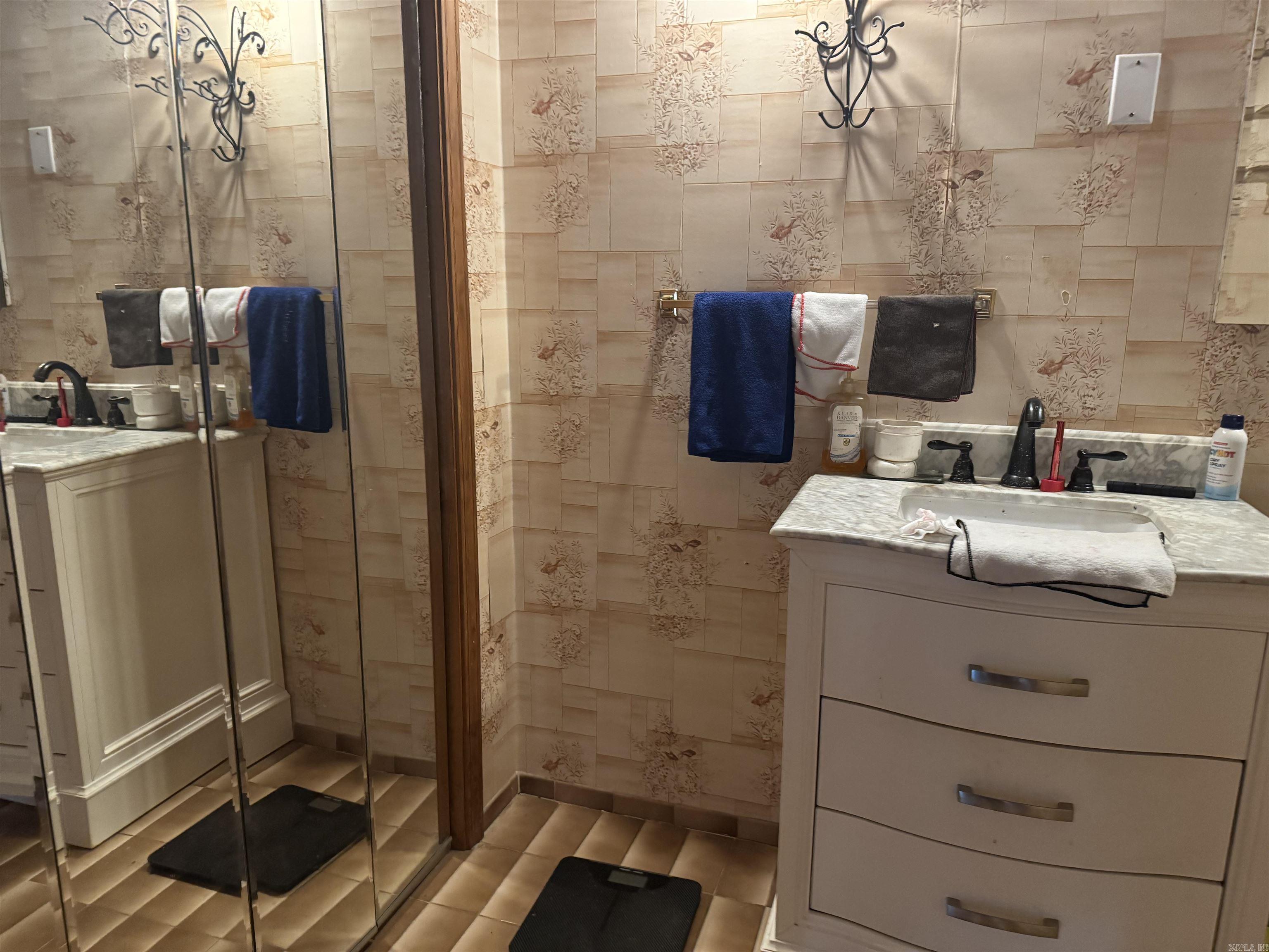 175 County Road 2733 London, AR 72847