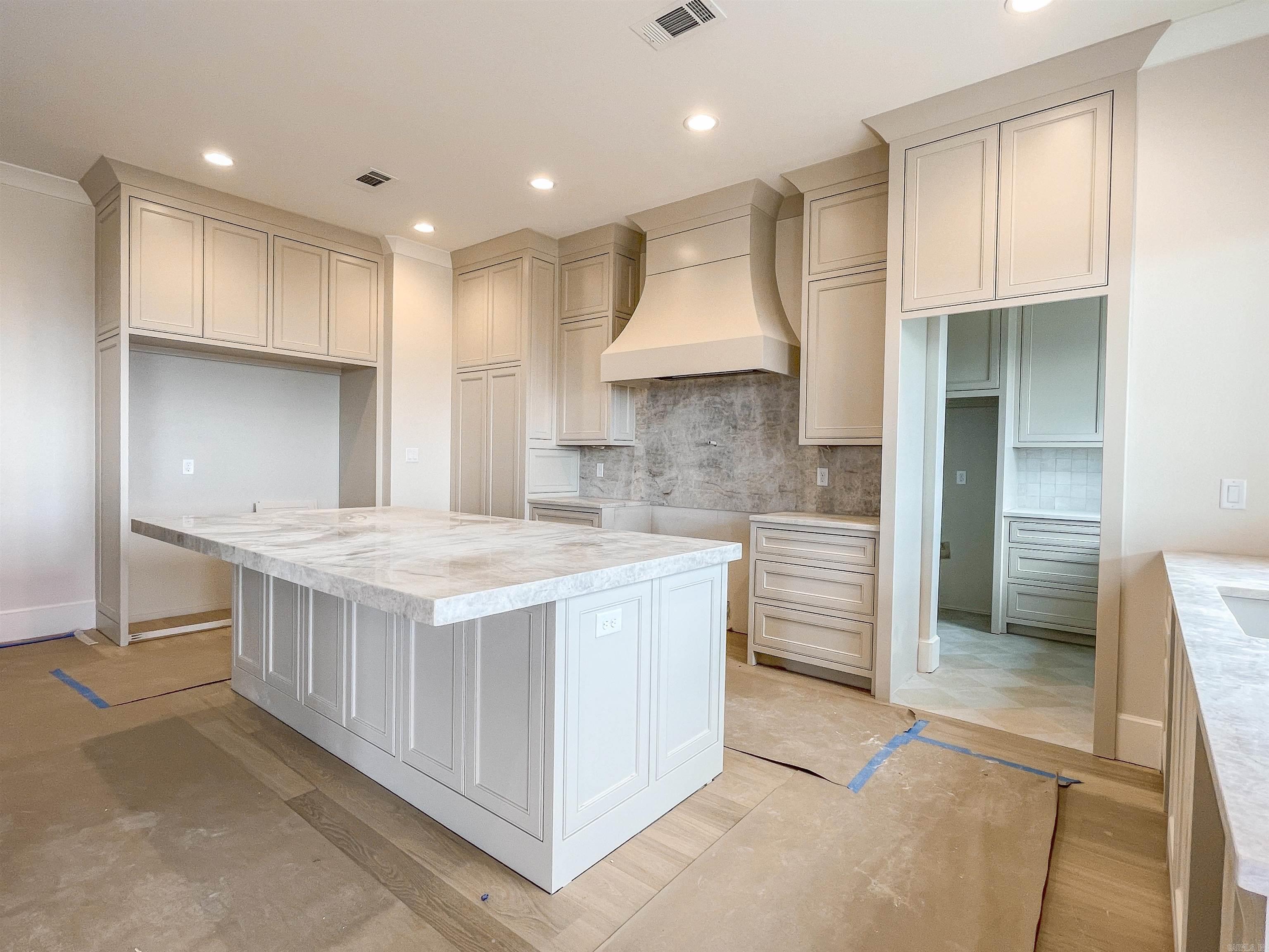 33613 Lakeview West Way Roland, AR 72135