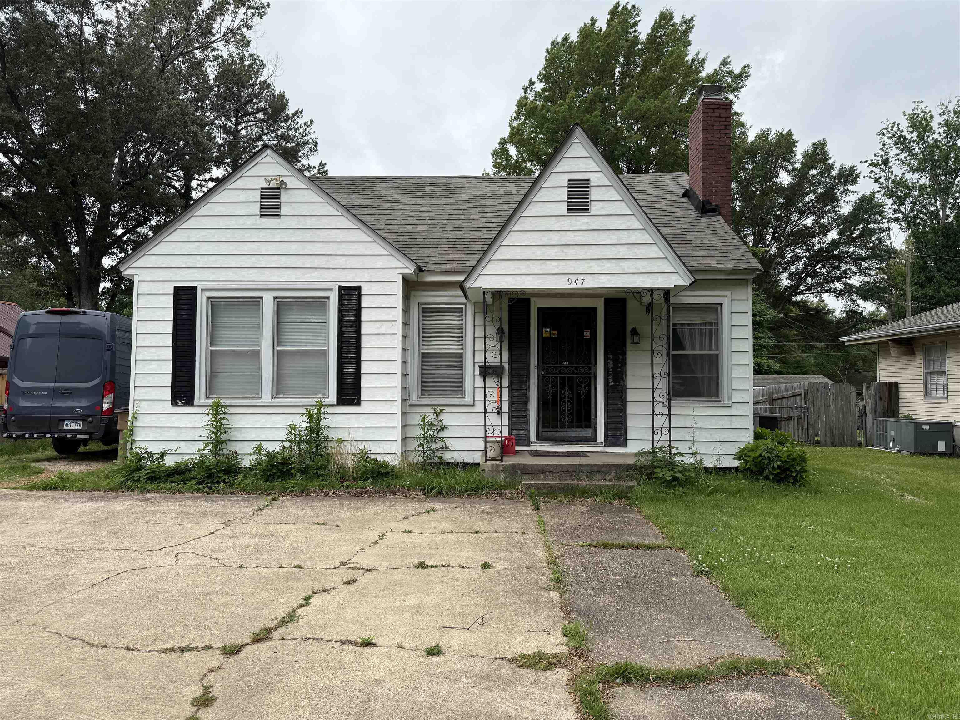 947 Cherry Street Forrest City, AR 72335