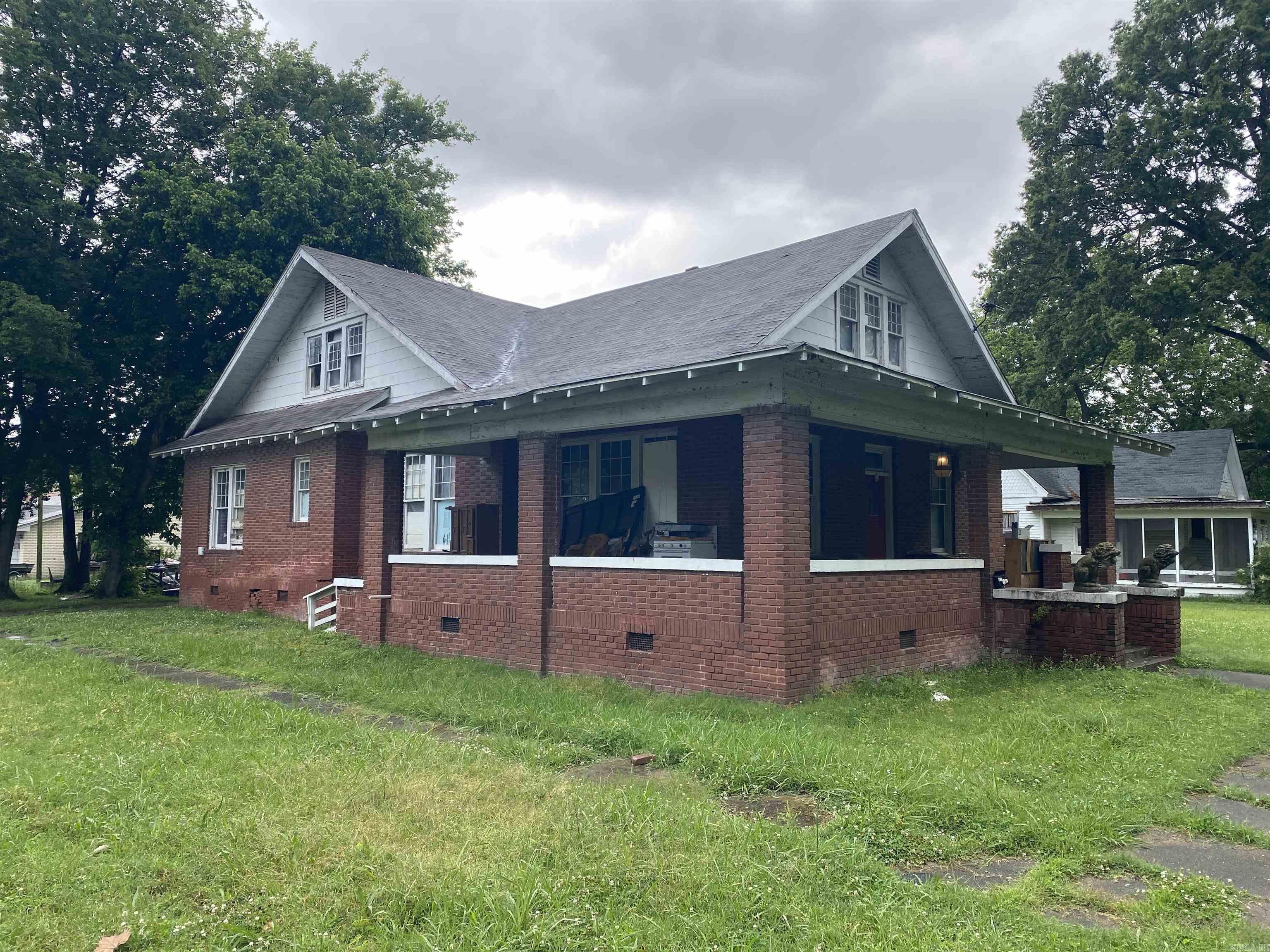 101 NE 4th  England, AR